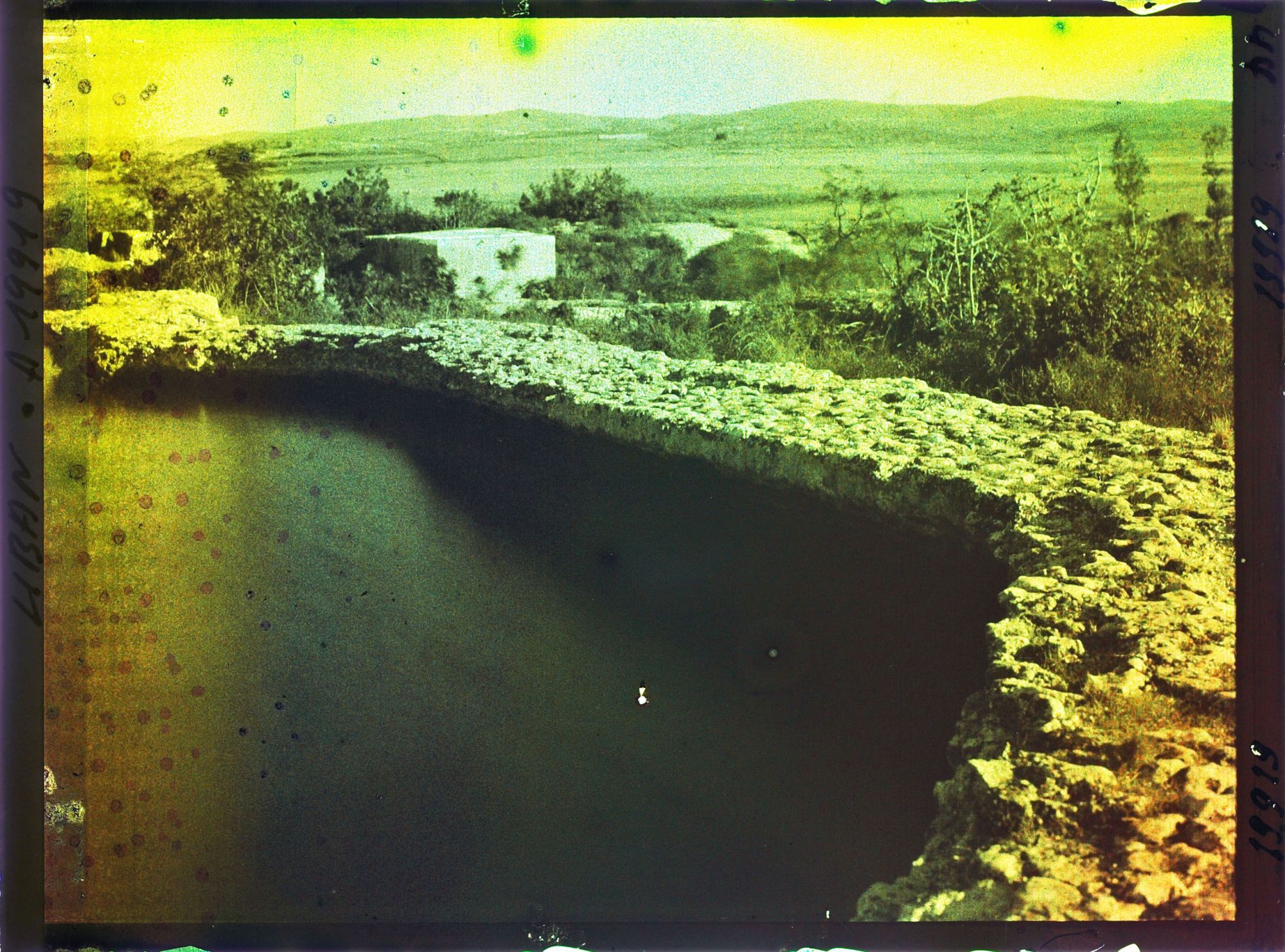 Image représentant L'un des quatre réservoirs du hameau de Ras El Ain