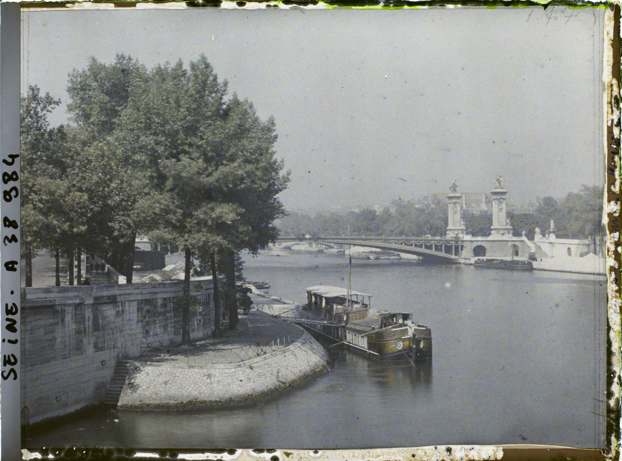 Image représentant Vue sur la Seine et le pont Alexandre-III depuis le pont de la Concorde