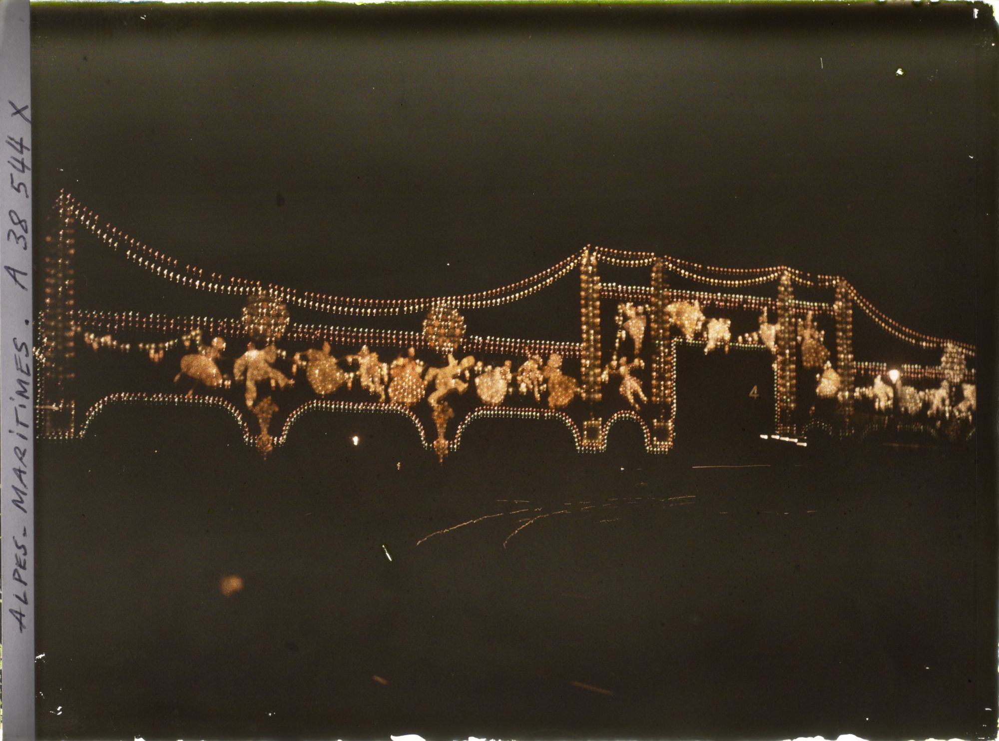 Image représentant Les illuminations de la place Masséna