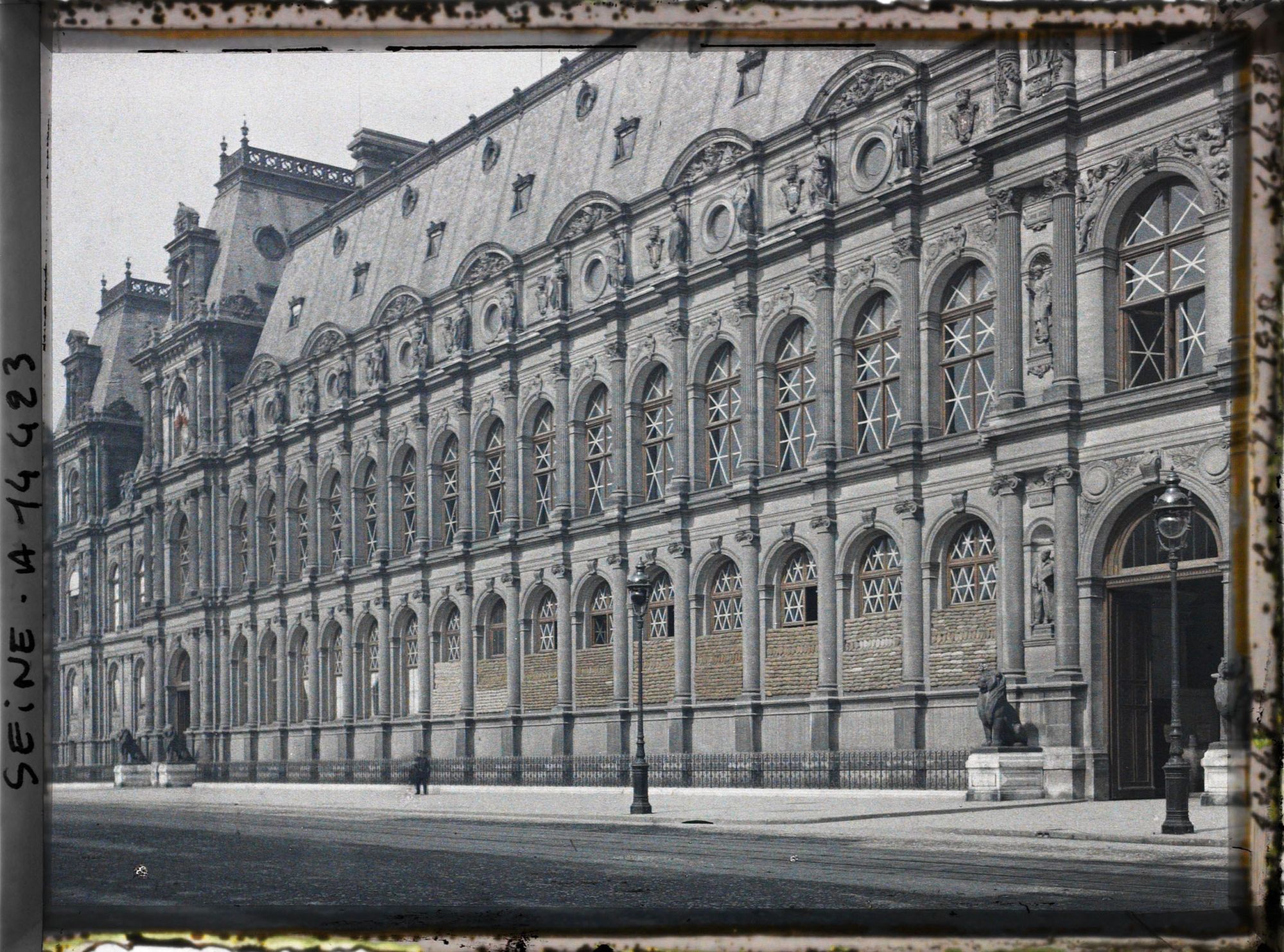 Image représentant Facade de l'hôtel de ville rue de Lobau