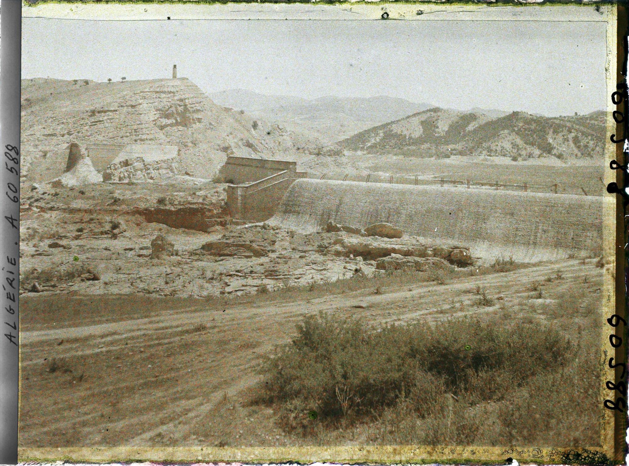 Image représentant Barrage de l'Habra en aval au Confluent avec l'Oued El-Fergoug, les destructions dues à la catastrophe de 1927