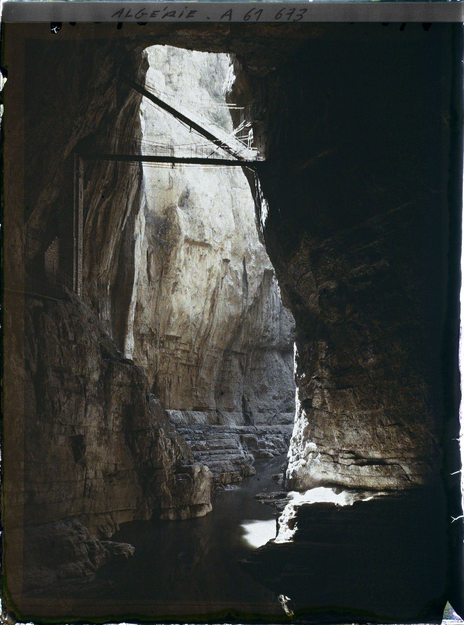 Image représentant Algérie, Constantine, Au fond des gorges, Dans les gorges