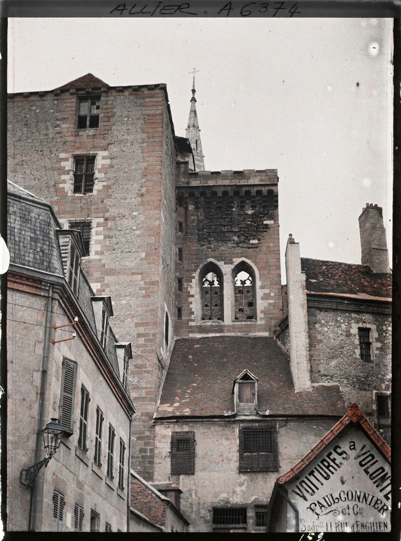 Image représentant Château des ducs de Bourbon dit La Mal Coiffée