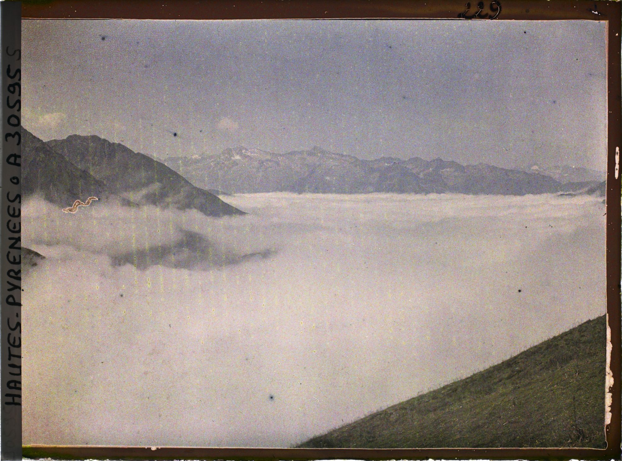 Image représentant France, La Chaîne des montagnes de Luz au dessus des nuages