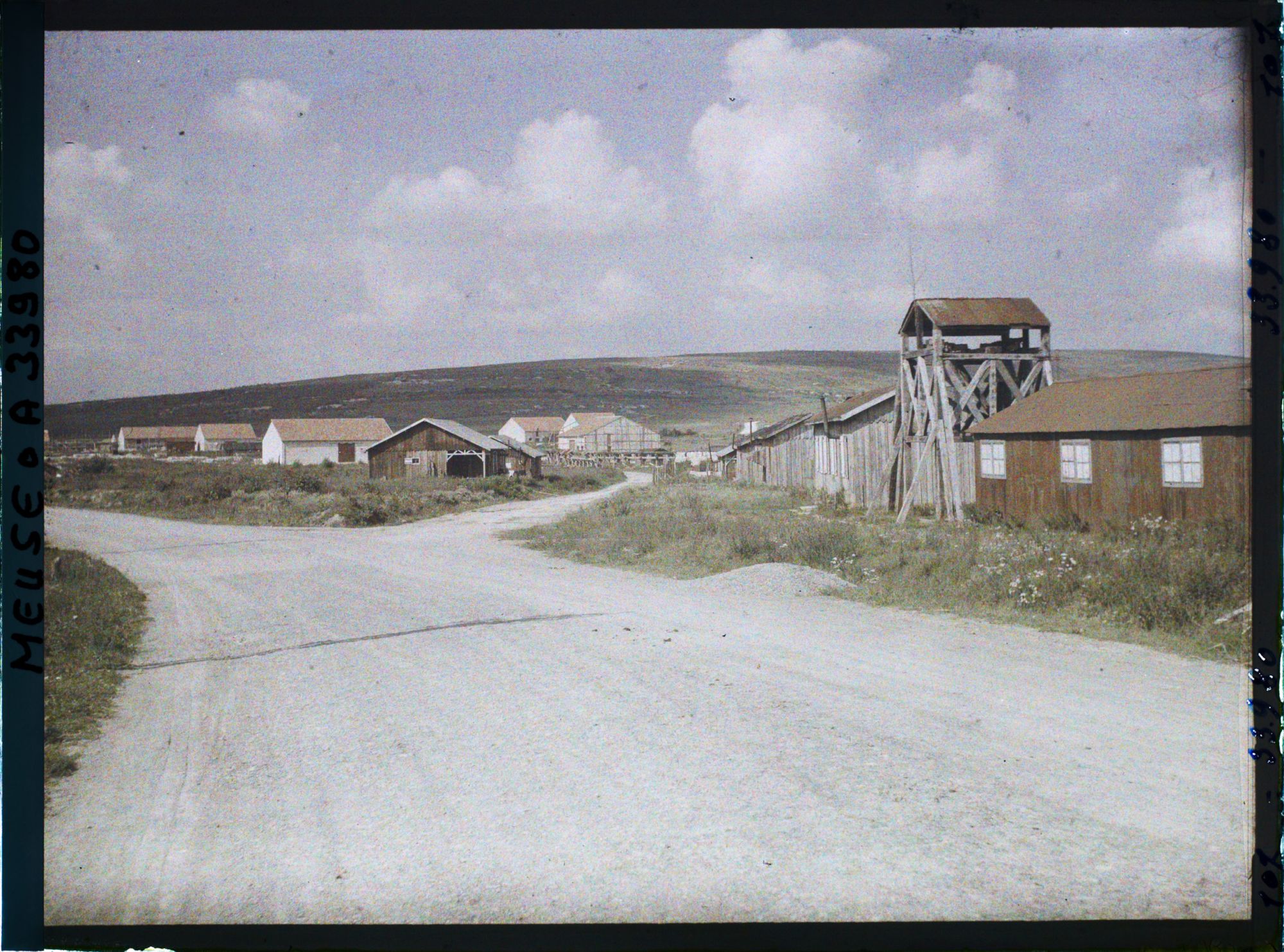 Image représentant France, Bras, La reconstruction du Village, au fond la Cote du Poivre à droite l'Eglise Provisoire