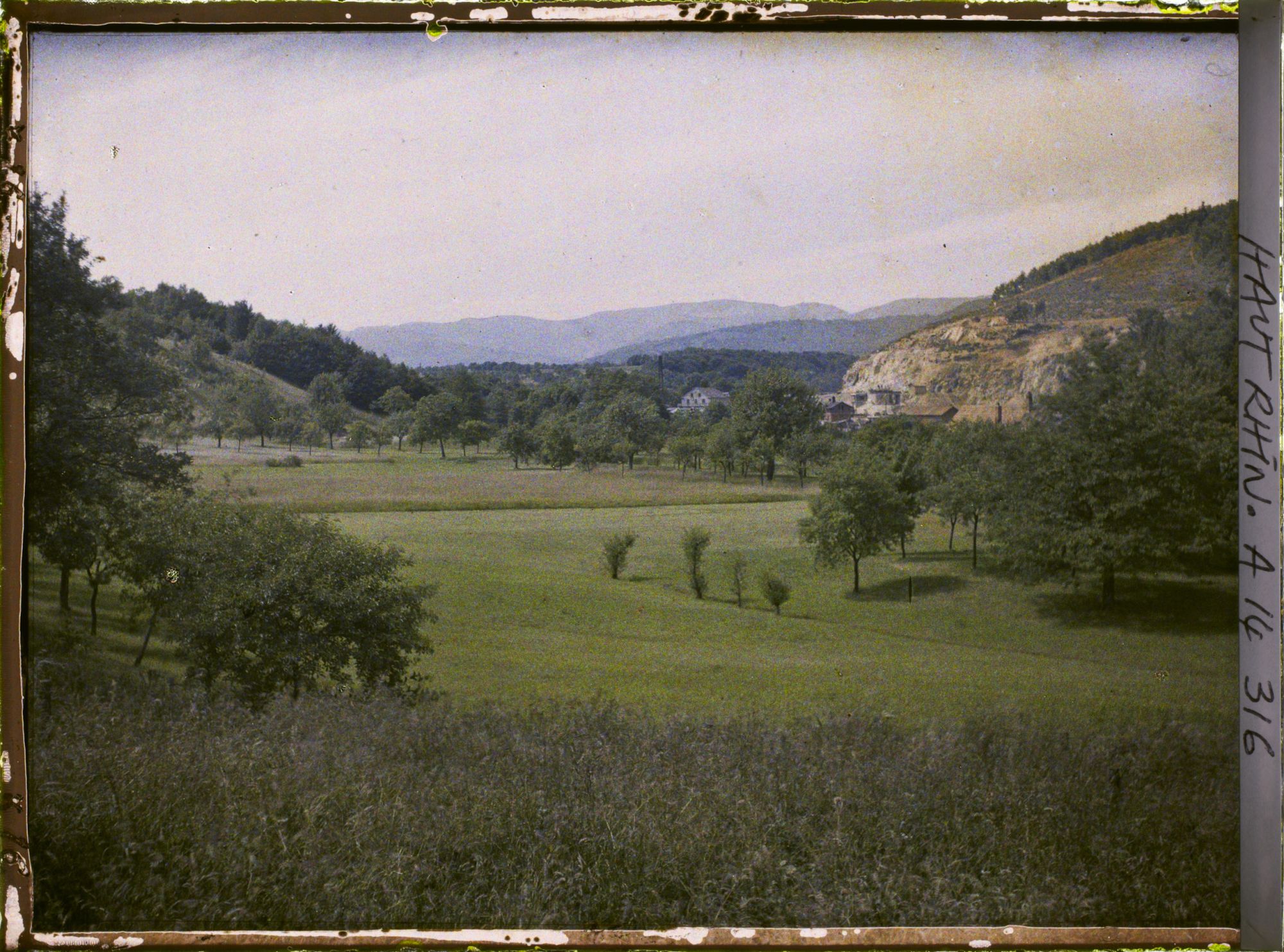Image représentant Alsace, Lauw, Vallée de la Döller prise de Lauw vers Massevaux