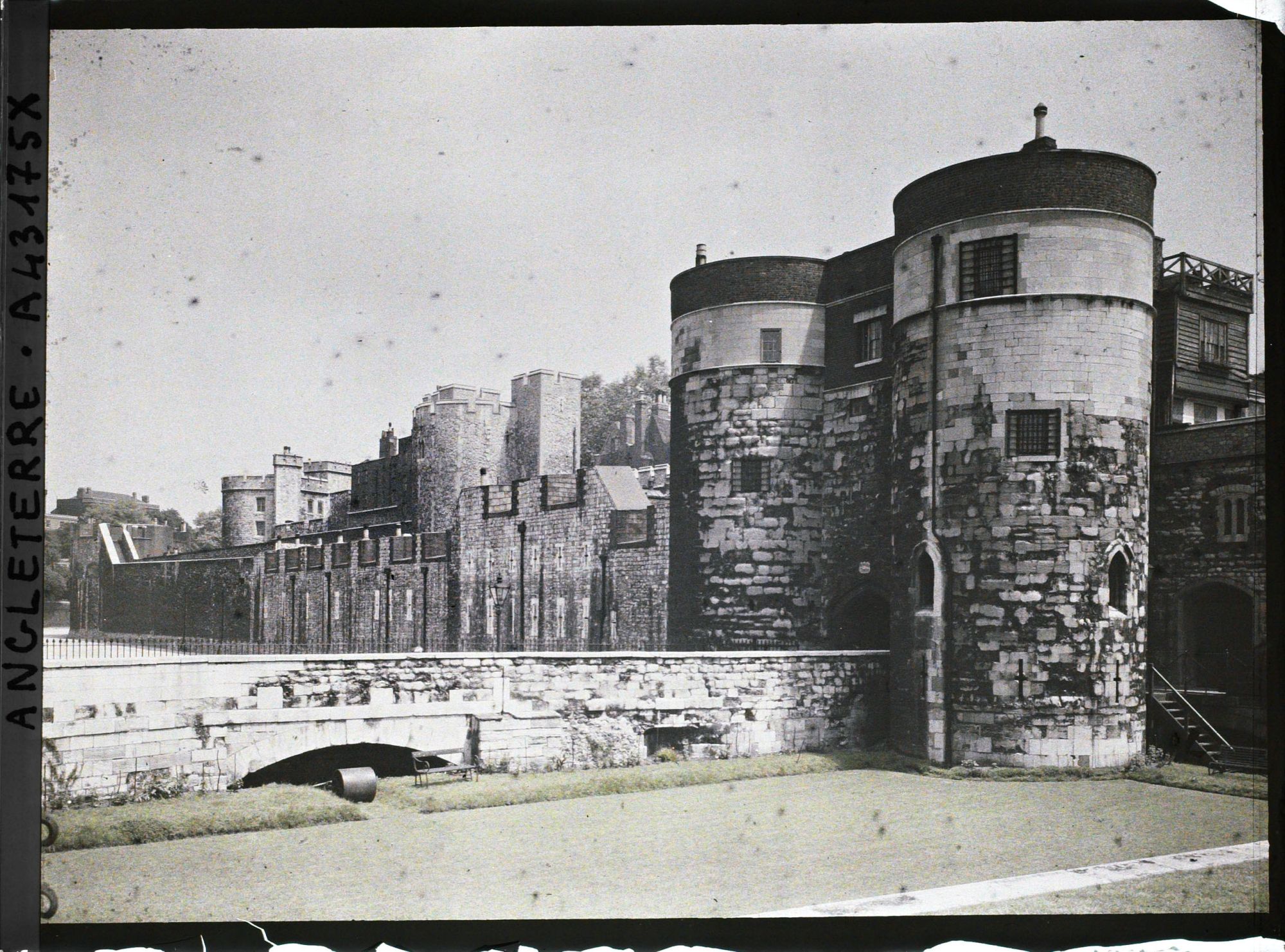 Image représentant Vue extérieure de la Tour de Londres