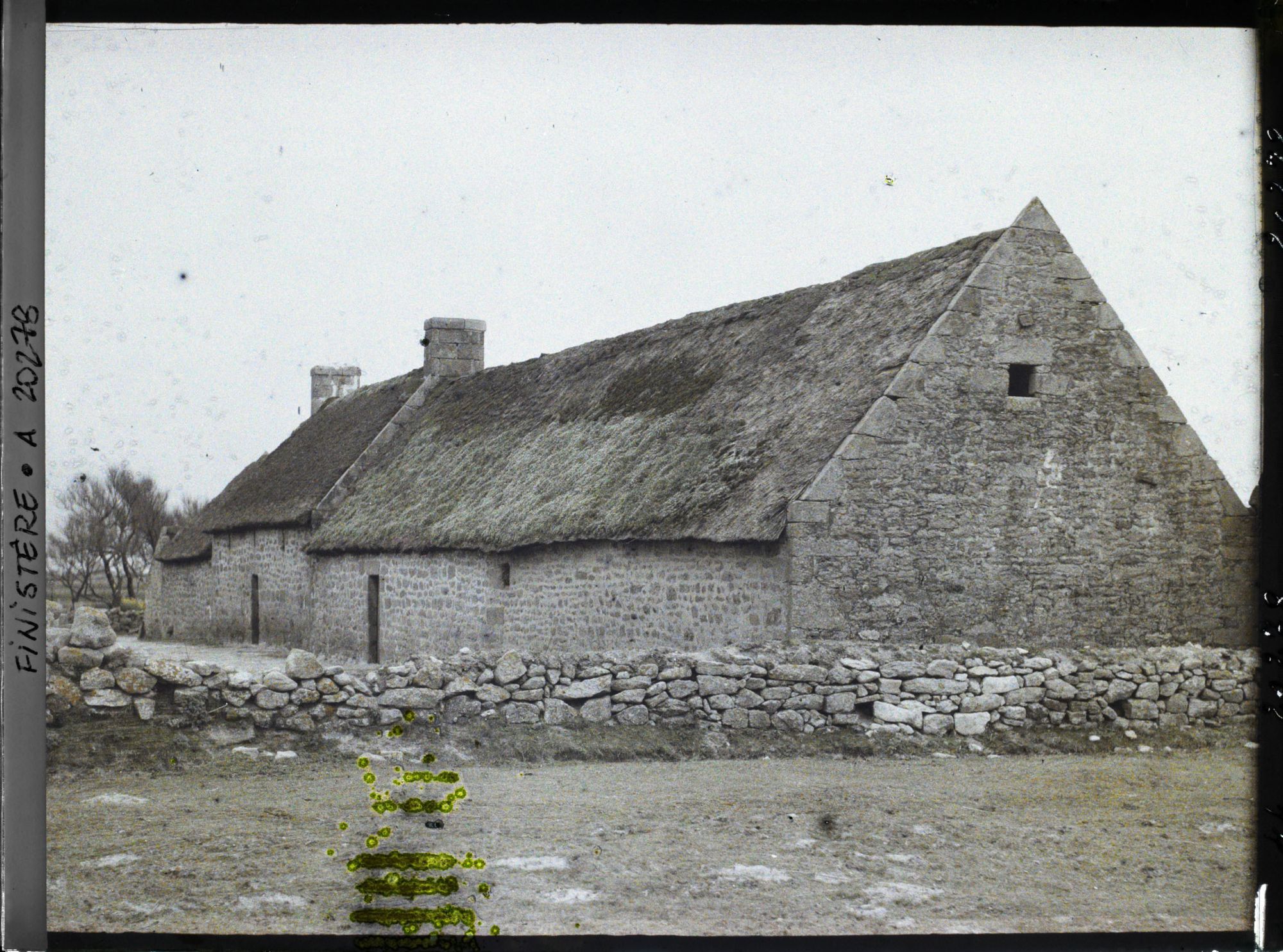 Image représentant Bâtiments d'une ferme à toit de chaume
