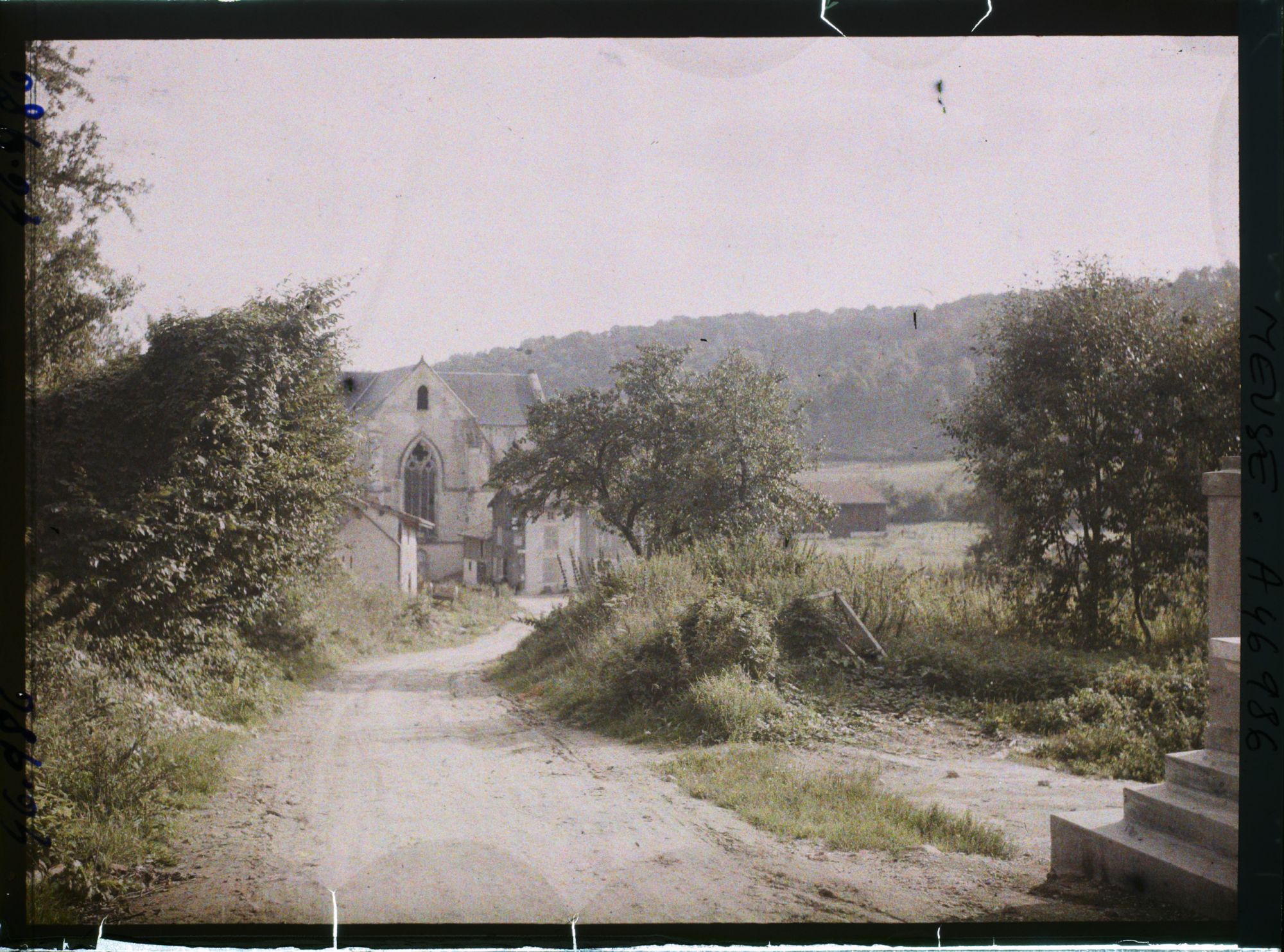 Image représentant France, La Chalade 392 h - Meuse, Vue vers l'Eglise