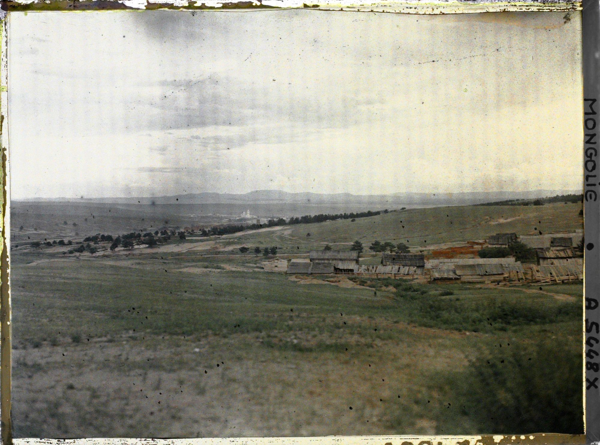 Image représentant Vue panoramique des environs de Troïtkosavsk, avec Kiakhta à l'arrière-plan