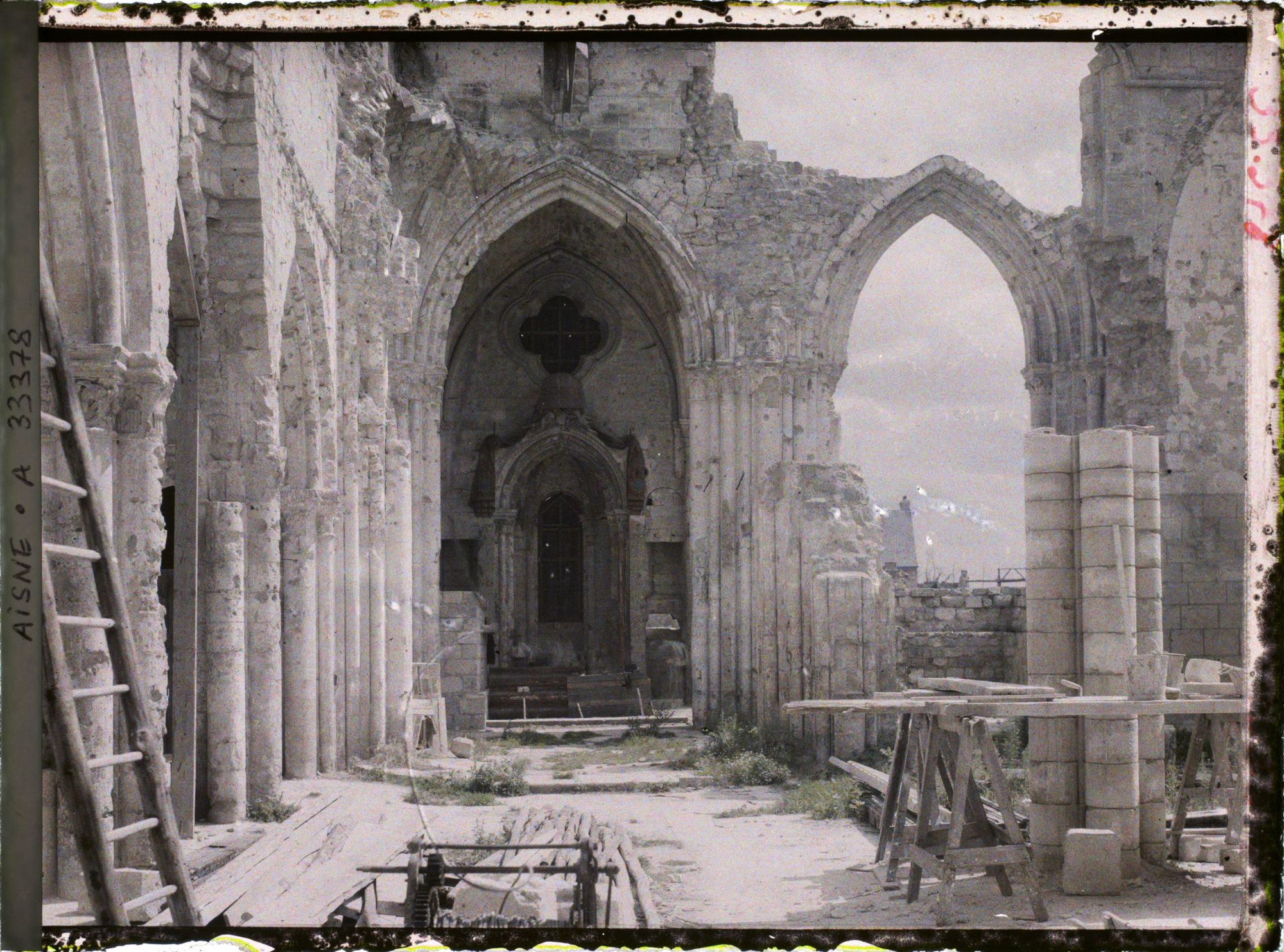 Image représentant France, Vailly, Intérieur de l'Eglise