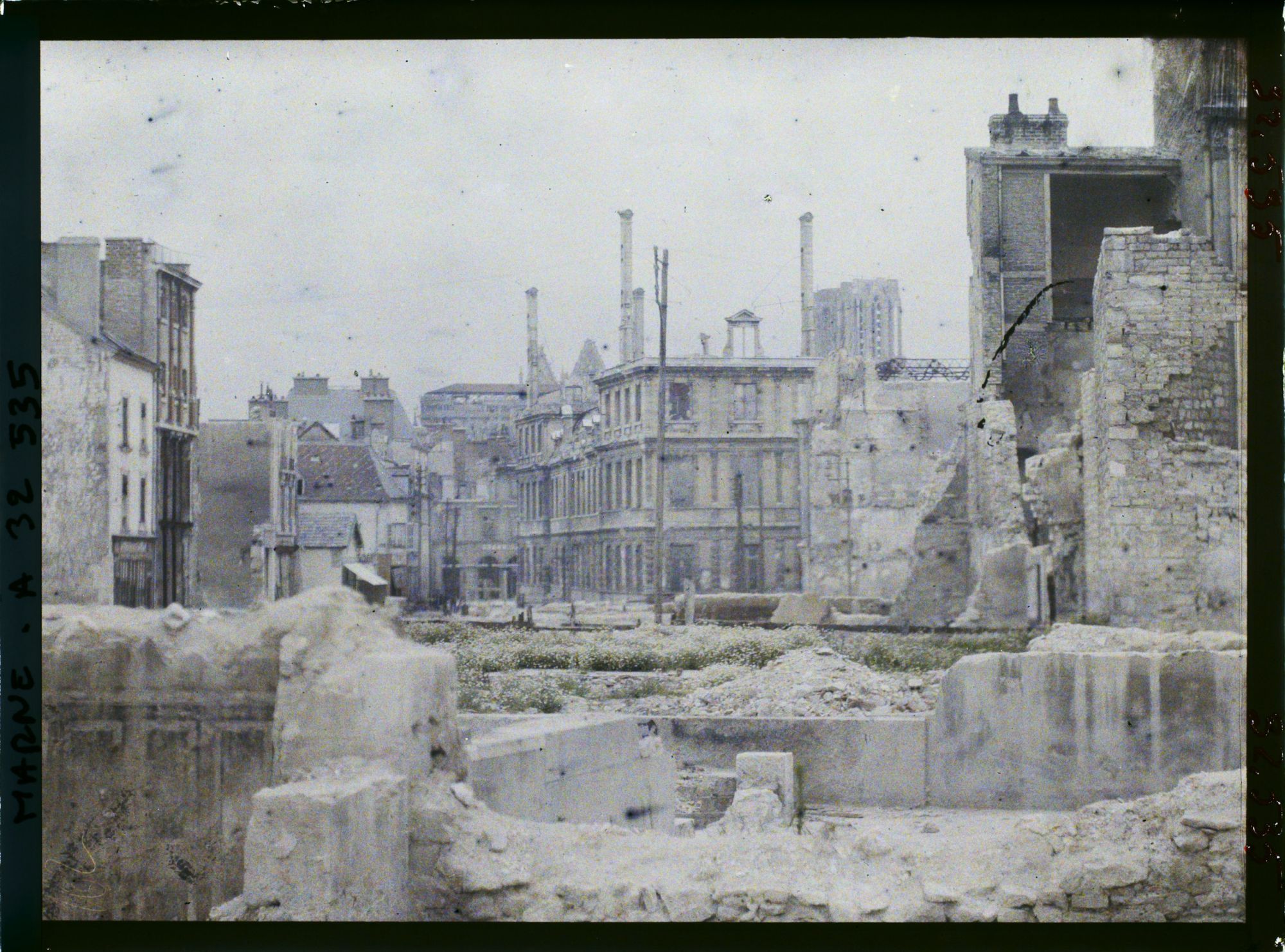 Image représentant France, Reims, Les abords de la Place de Mars et de la rue Henri IV