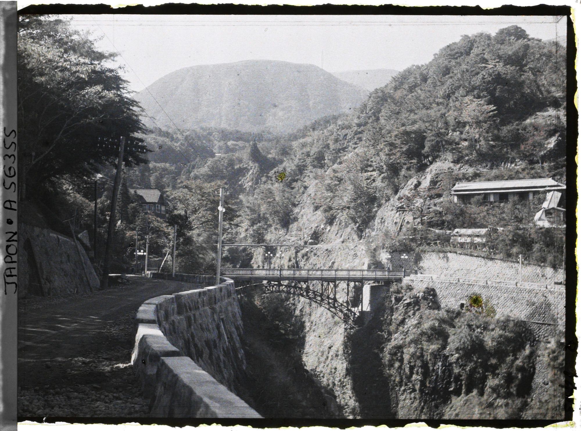 Image représentant Route reliant Miyanoshita au lac Ashino-ko (Hakone-ko)