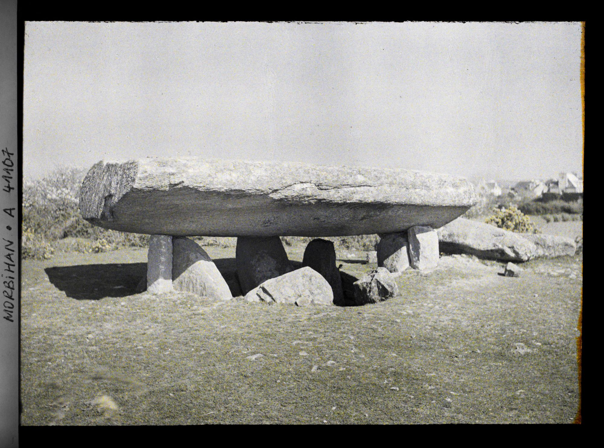 Image représentant Le dolmen de la Table des Marchand