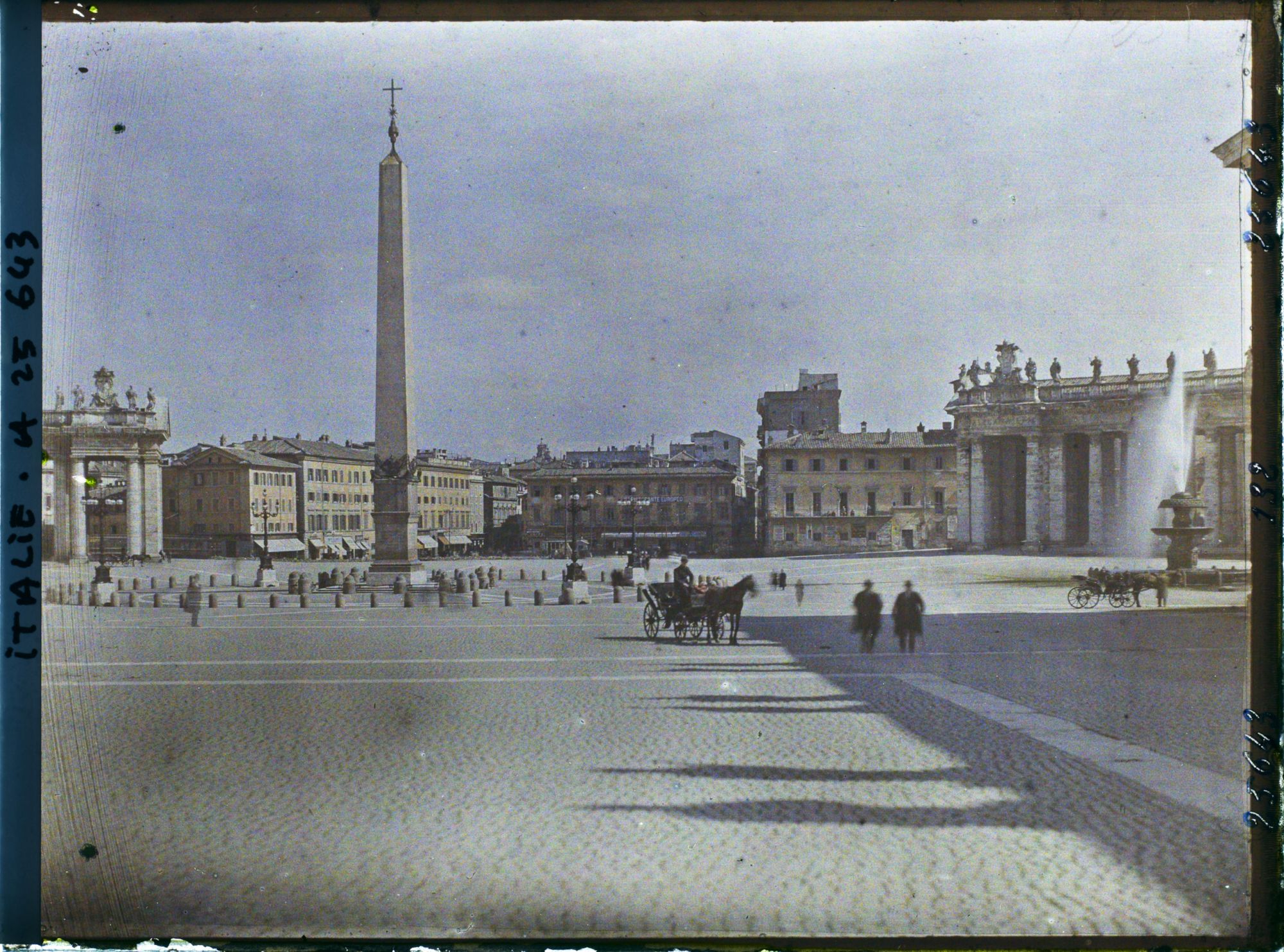 Image représentant Place Saint-Pierre vue depuis la basilique