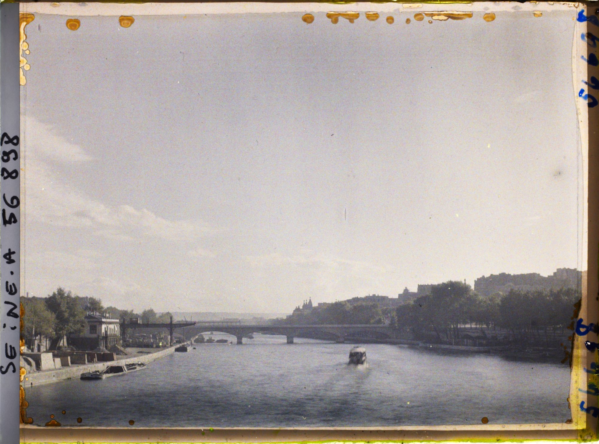 Image représentant Le ciel de Paris le jour de la signature du pacte Briand-Kellogg (vue sur le pont d'Iéna depuis la passerelle Debilly)