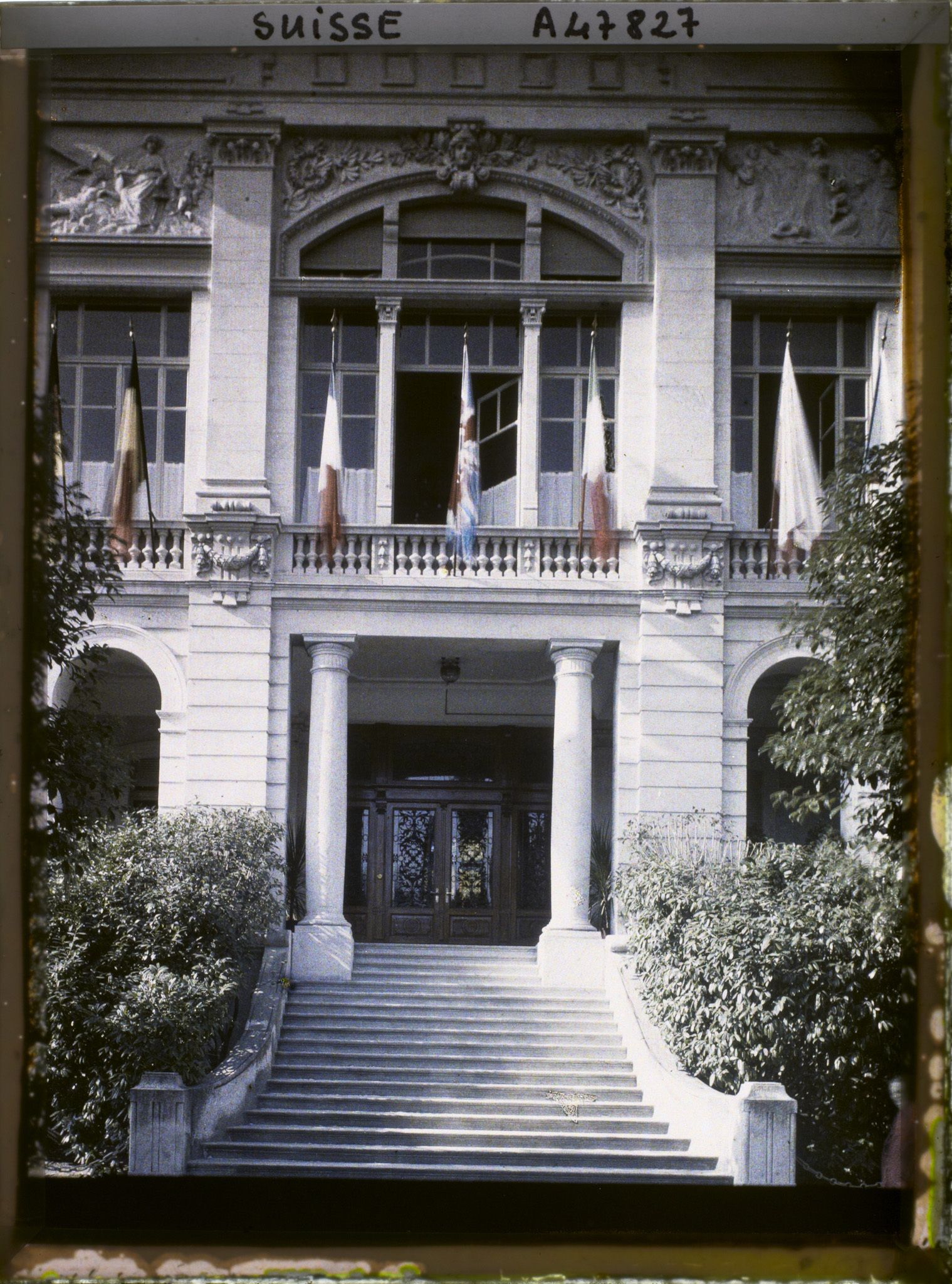 Image représentant Accords de Locarno, l'entrée du palais de Justice où eut lieu la conférence sur le pacte de Sécurité