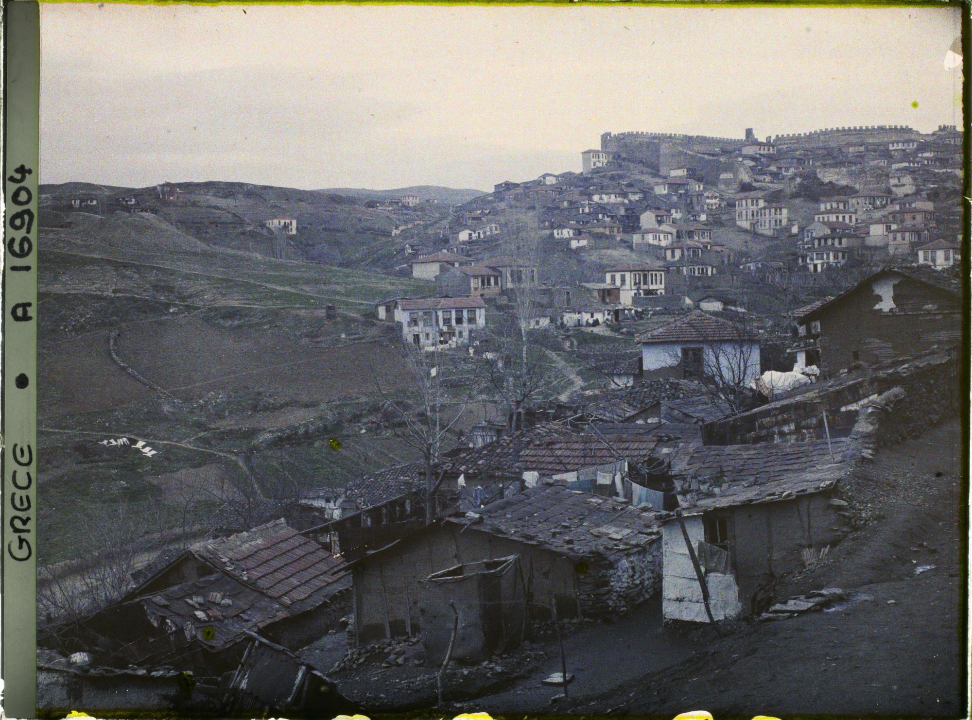 Image représentant Grèce, Salonique, Vue prise derrière les remparts