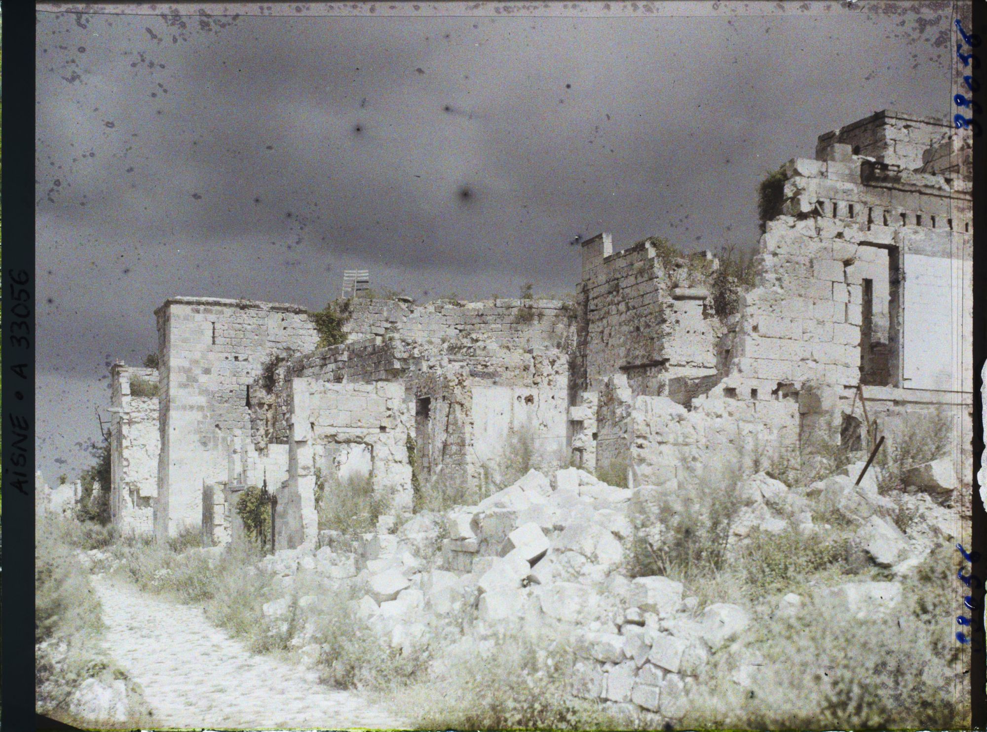 Image représentant France, Coucy le Château, Ruines