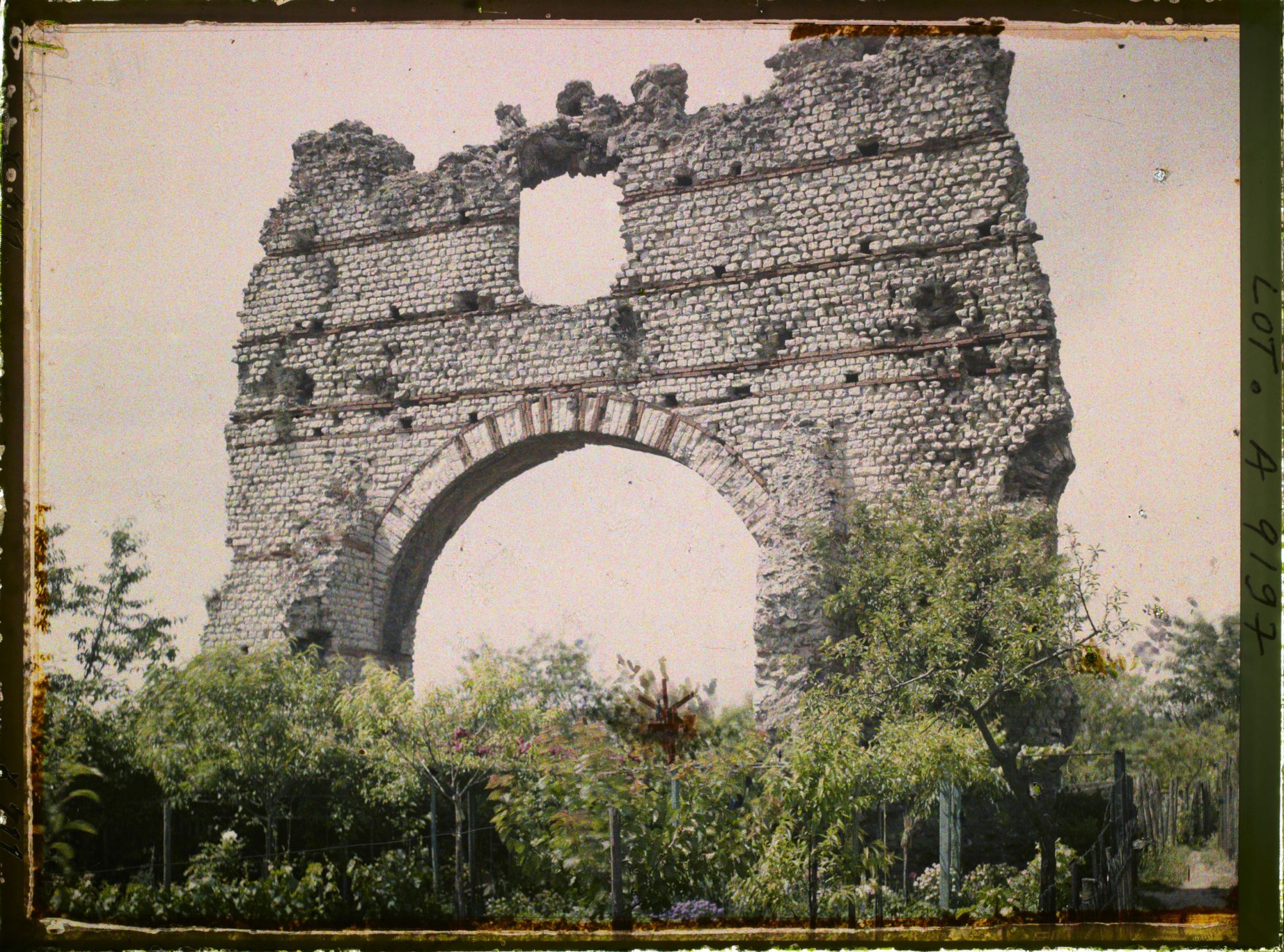 Image représentant France, Cahors, Arc de Diane. Anciens thermes Romains