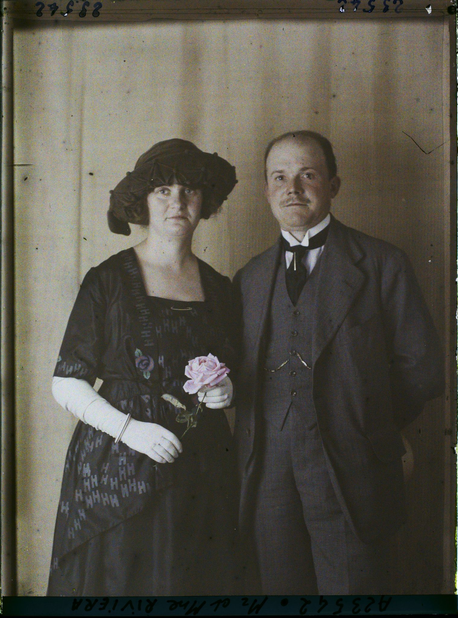 Image représentant https://musee-albert-kahn.s-museum.fr/home/NWQ2OTAwYzNmYjZlZTk1ZWQwODJmMjY4L2dlbmVyaWMtbm90aWNlLXRhYi9hdXRob3JpdHkvNjE3YTc5ZjVjZjhiODk2OGIzMzM3ZDIx/5d6900c3fb6ee95ed082f268/generic-notice-tab/authority/617a79ebcf8b8968b3337675 Monsieur Riviera et  https://musee-albert-kahn.s-museum.fr/home/NWQ2OTAwYzNmYjZlZTk1ZWQwODJmMjY4L2dlbmVyaWMtbm90aWNlLXRhYi9hdXRob3JpdHkvNjE3YTc5ZjVjZjhiODk2OGIzMzM3ZDIx/5d6900c3fb6ee95ed082f268/generic-notice-tab/authority/617a79ebcf8b8968b3337676 son épouse