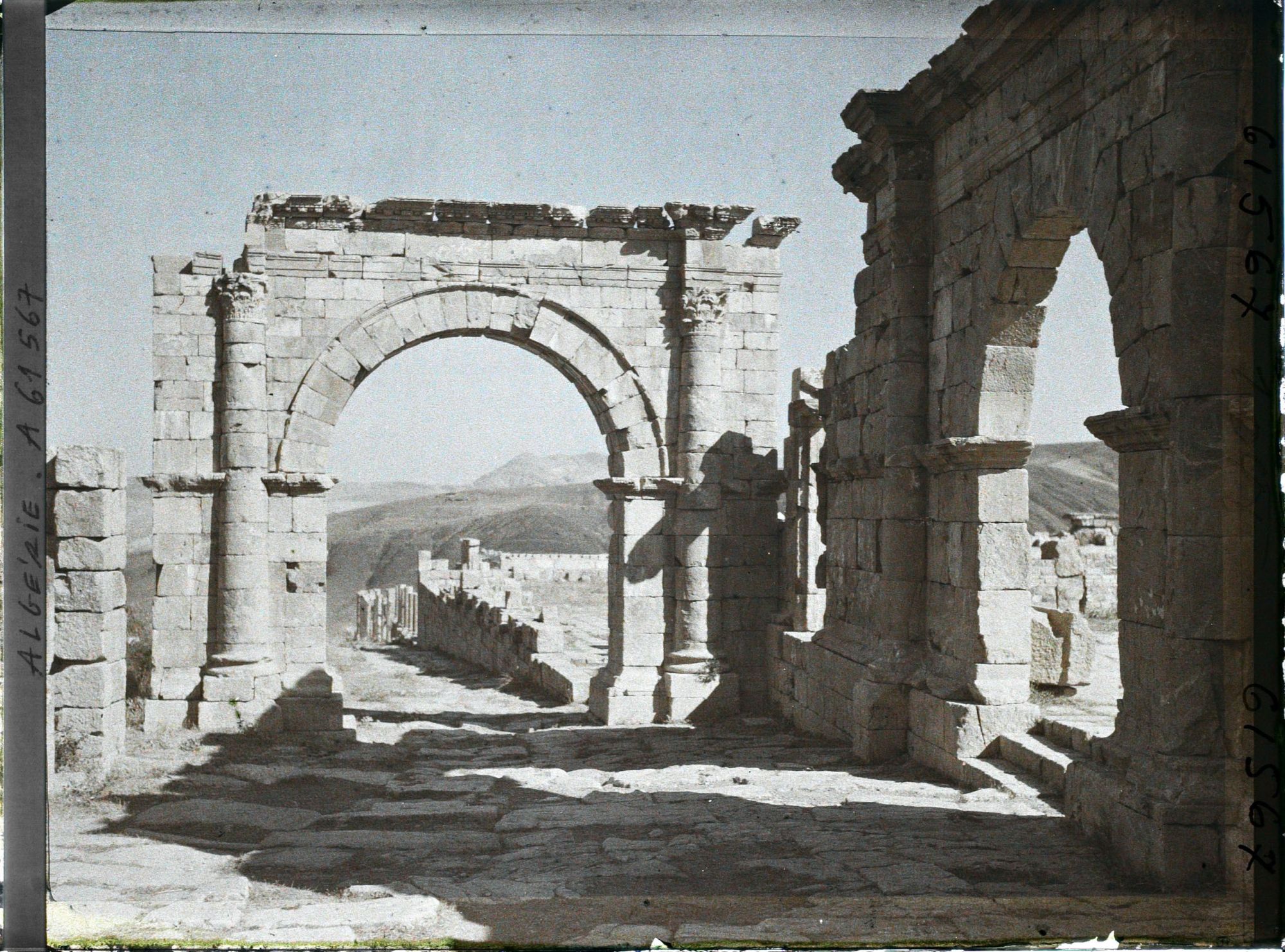 Image représentant Algérie, Djemila, Arc du Cardo Maximus