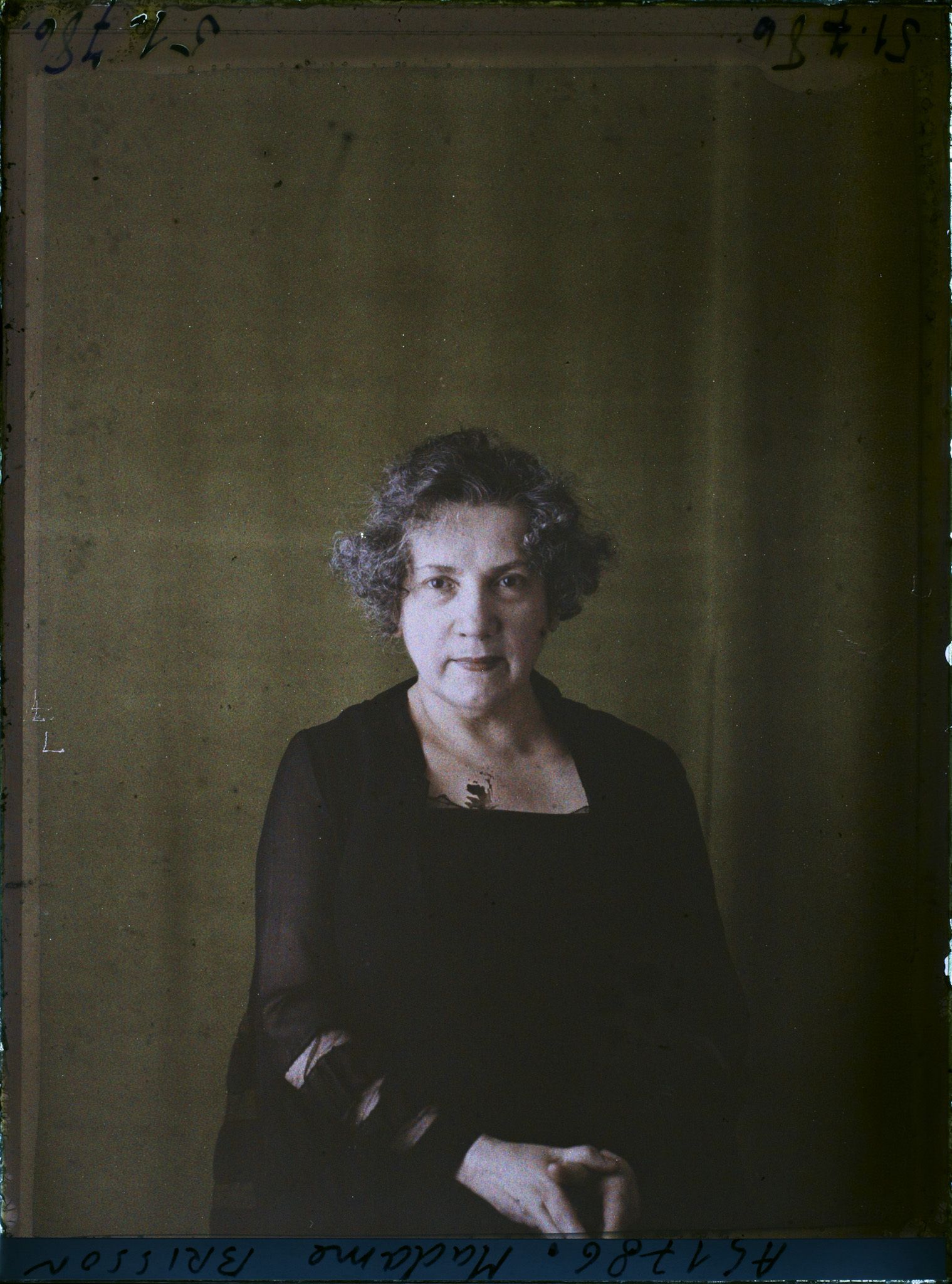 Image représentant https://musee-albert-kahn.s-museum.fr/home/NWQ2OTAwYzNmYjZlZTk1ZWQwODJmMjY4L2dlbmVyaWMtbm90aWNlLXRhYi9hdXRob3JpdHkvNjE3YTc5ZjVjZjhiODk2OGIzMzM3ZDIx/5d6900c3fb6ee95ed082f268/generic-notice-tab/authority/617a79ebcf8b8968b333698b Madame Brisson