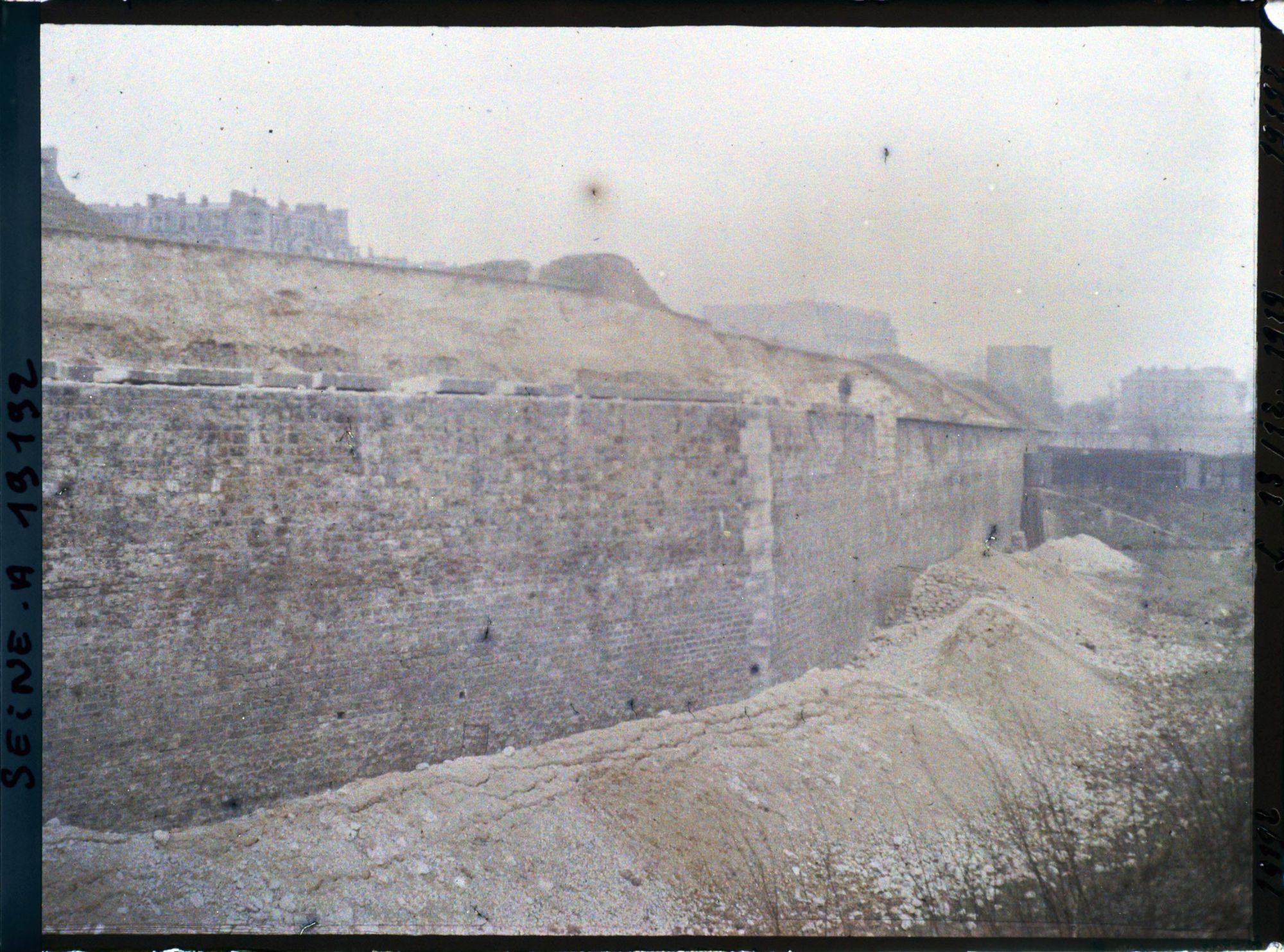 Image représentant La démolition des fortifications (à la porte d'Auteuil ?)