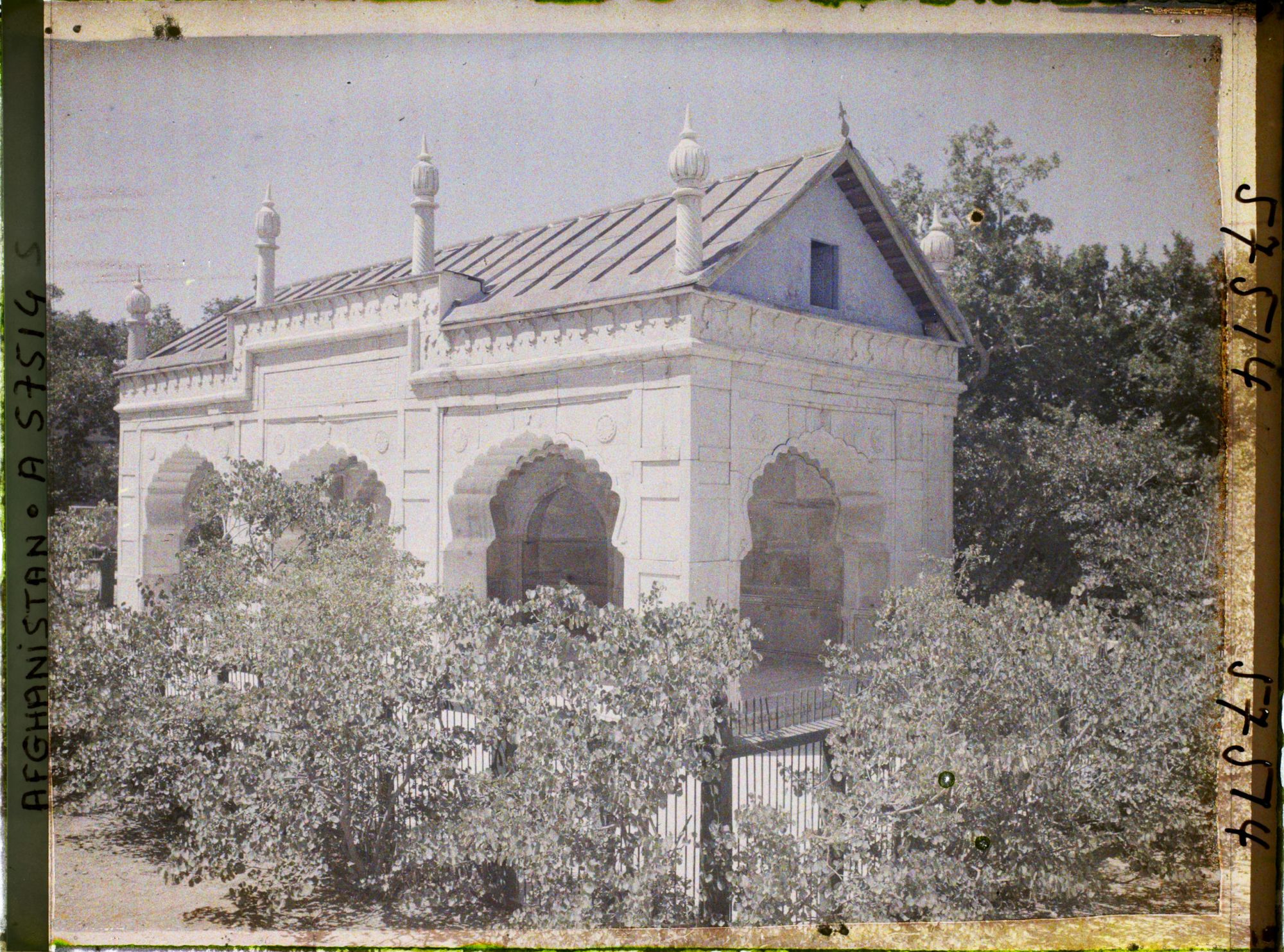 Image représentant Bagh-i-Babour (Jardins de Babour). La mosquée de Chah Djahan