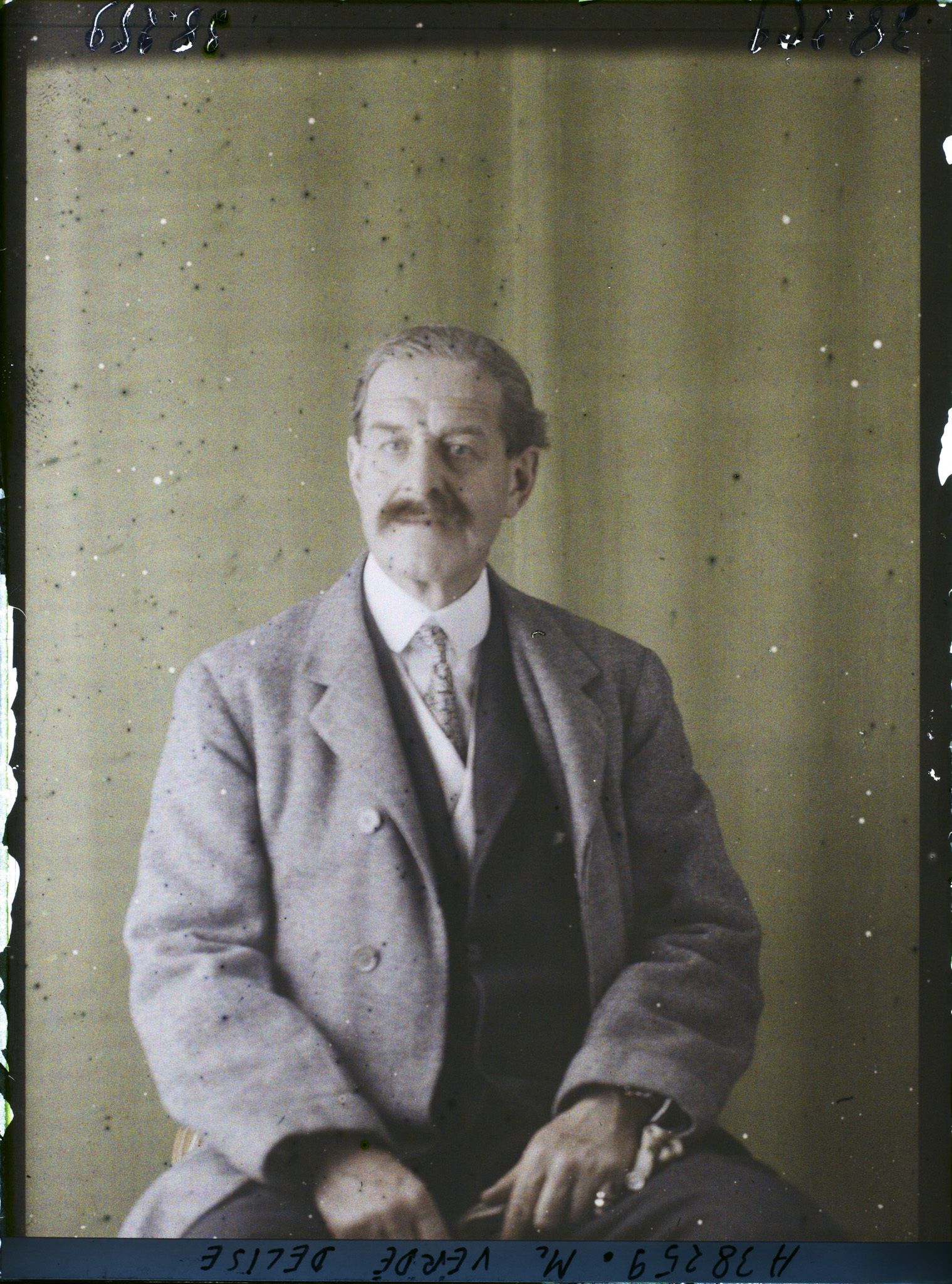 Image représentant https://musee-albert-kahn.s-museum.fr/home/NWQ2OTAwYzNmYjZlZTk1ZWQwODJmMjY4L2dlbmVyaWMtbm90aWNlLXRhYi9hdXRob3JpdHkvNjE3YTc5ZjVjZjhiODk2OGIzMzM3ZDIx/5d6900c3fb6ee95ed082f268/generic-notice-tab/authority/617a79ebcf8b8968b33379c7 Monsieur Verdé Delisle