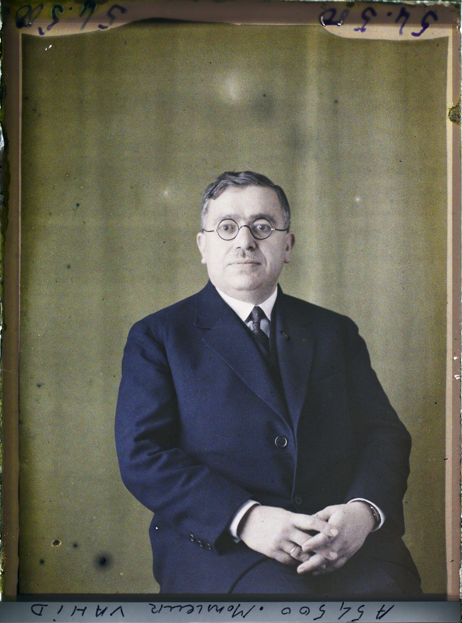 Image représentant https://musee-albert-kahn.s-museum.fr/home/NWQ2OTAwYzNmYjZlZTk1ZWQwODJmMjY4L2dlbmVyaWMtbm90aWNlLXRhYi9hdXRob3JpdHkvNjE3YTc5ZjVjZjhiODk2OGIzMzM3ZDIx/5d6900c3fb6ee95ed082f268/generic-notice-tab/authority/617a79ebcf8b8968b33378e3 Monsieur Vahid