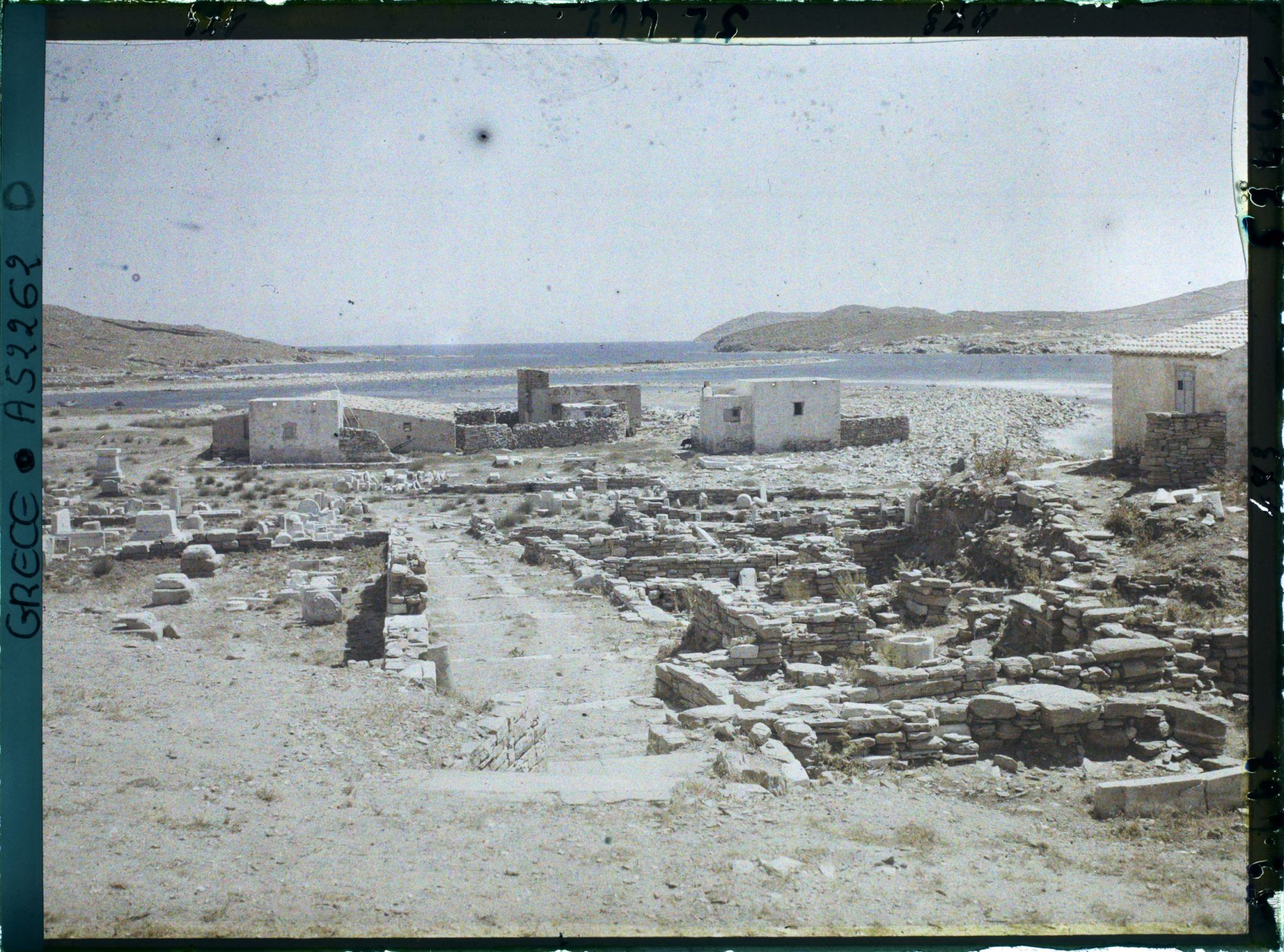 Image représentant Les Ruines vues de la Maison de l'Ecole vers le Sud