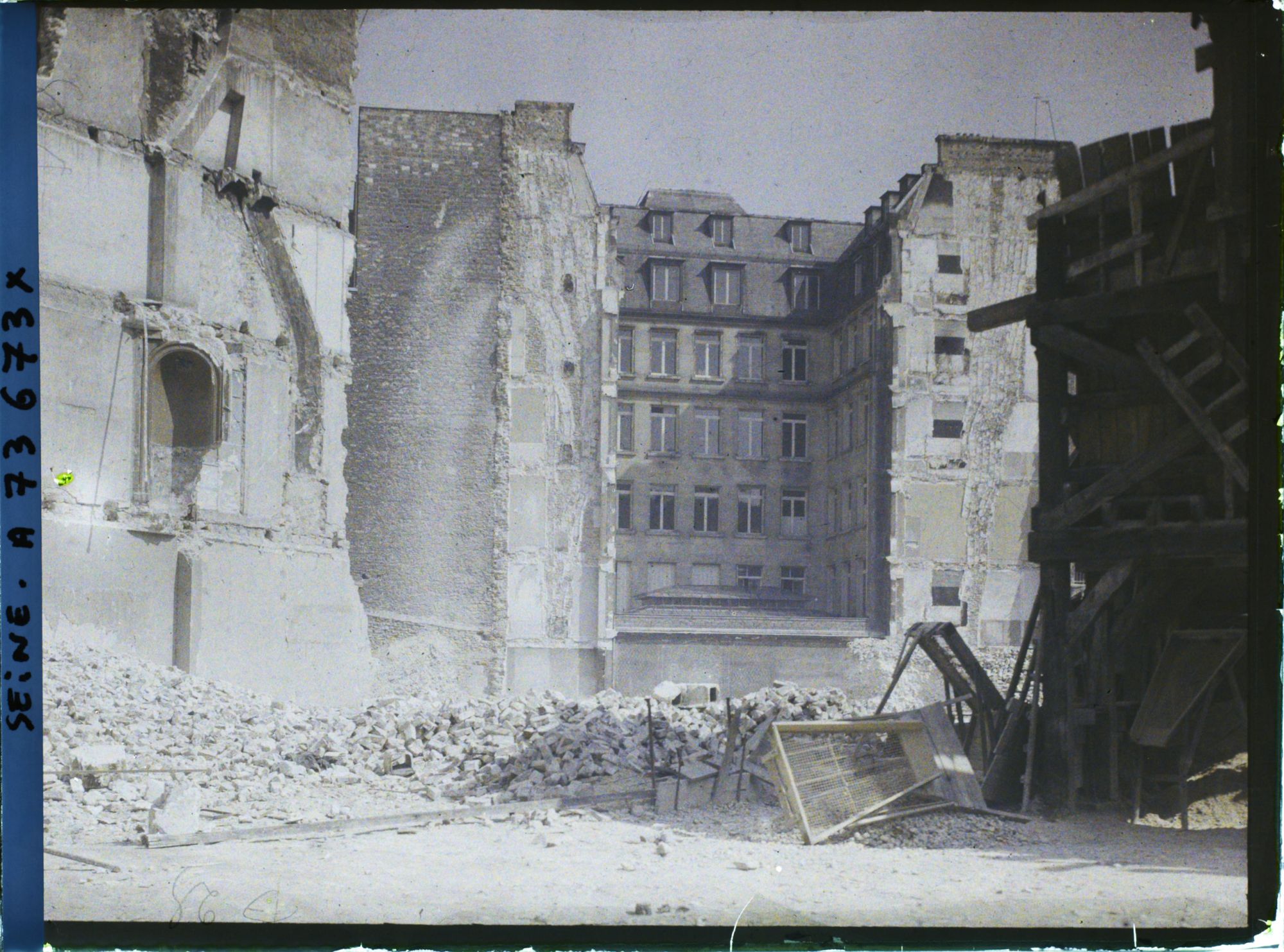 Image représentant Travaux pour le prolongement du boulevard Haussmann (démolitions rue Taitbout ?)