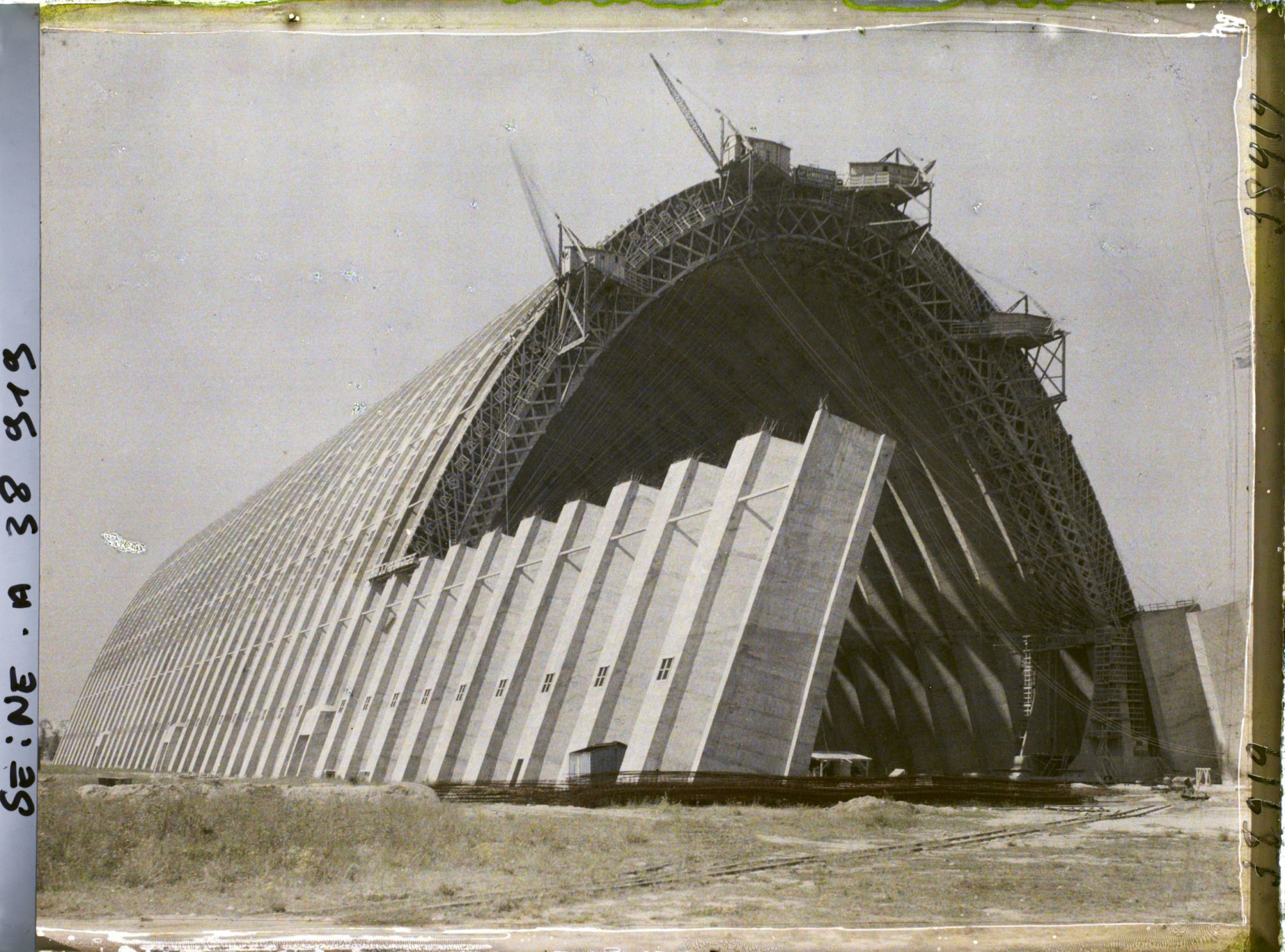 Image représentant Vue d'un des hangars à dirigeables en construction