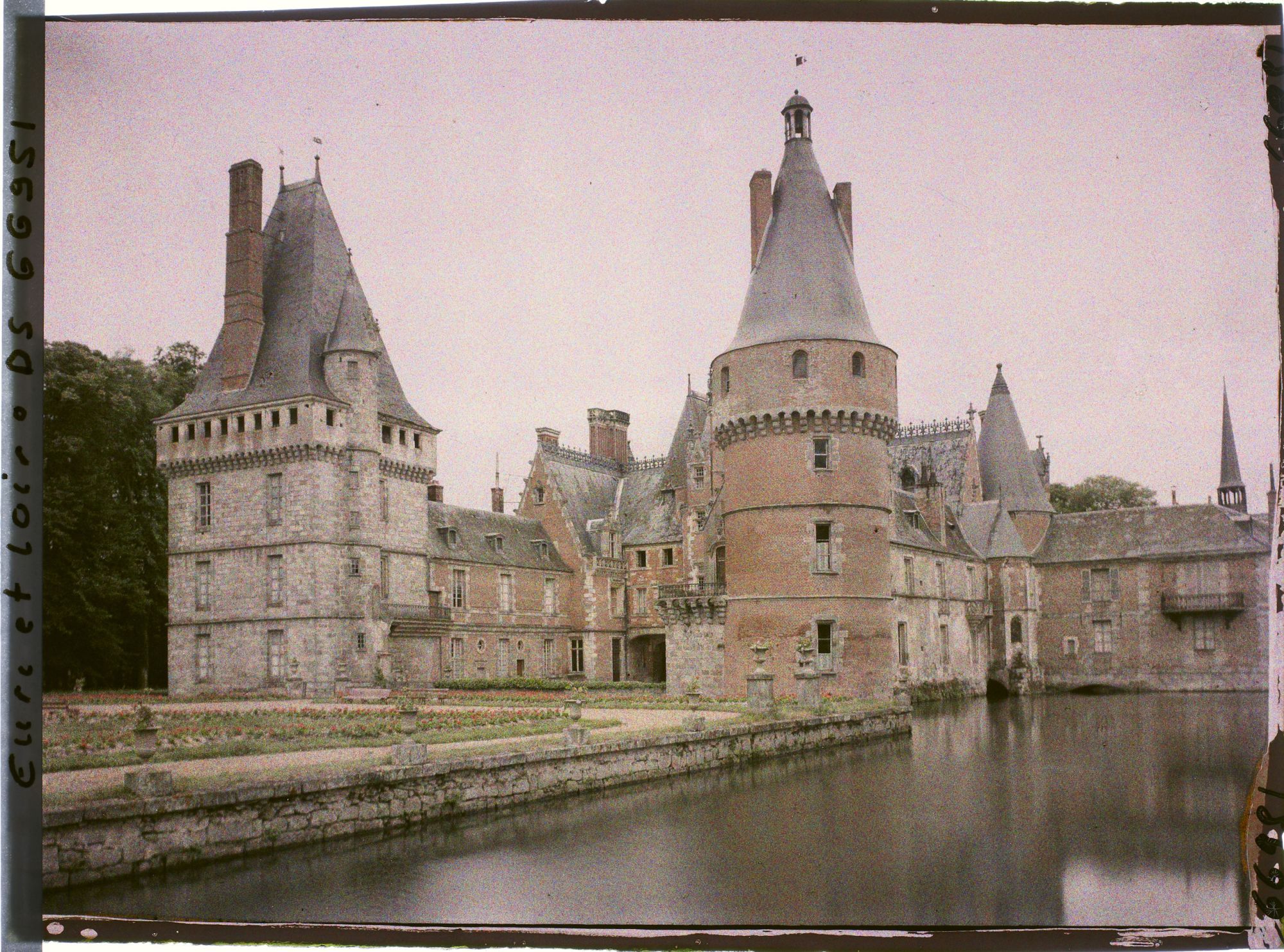 Image représentant Le château vu du parc