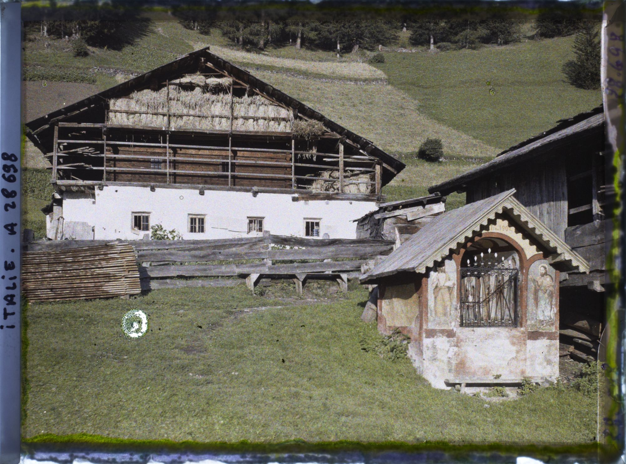 Image représentant chalet et chapelle