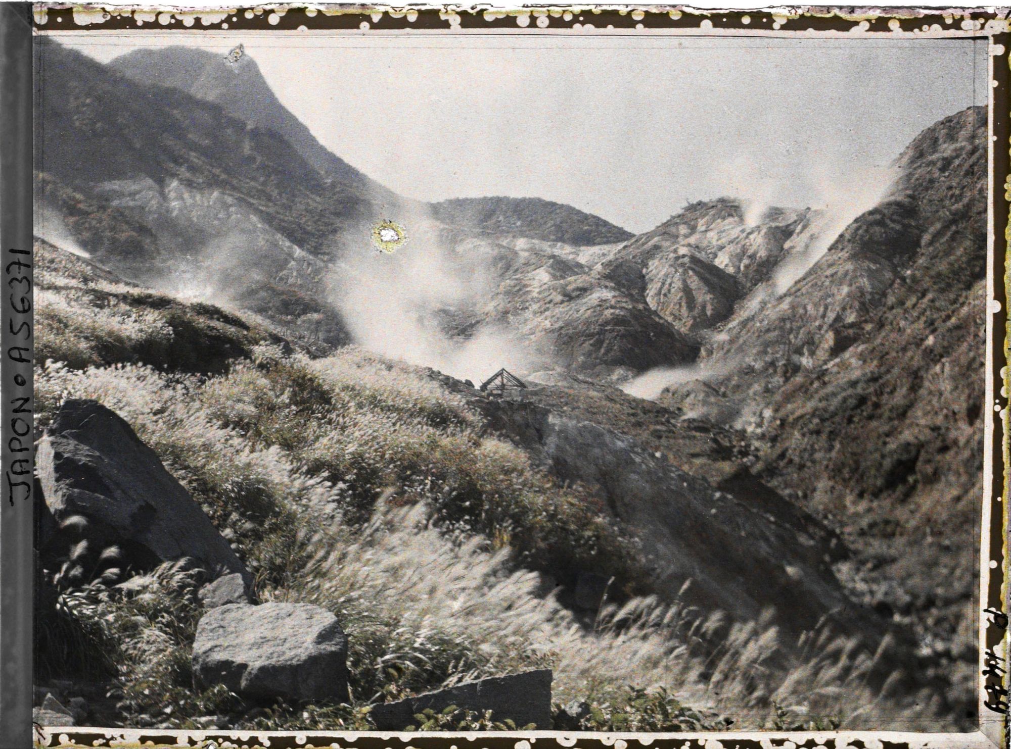 Image représentant null Solfatares de la vallée d'Owakudani ("Vallée des Grandes Eaux Chaudes") ou Ojigoku ("Grand Enfer")