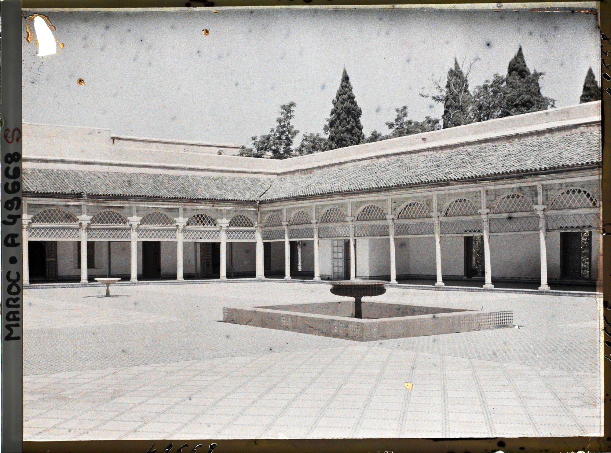 Image représentant Une partie de la cour d'honneur du palais de la Bahia
