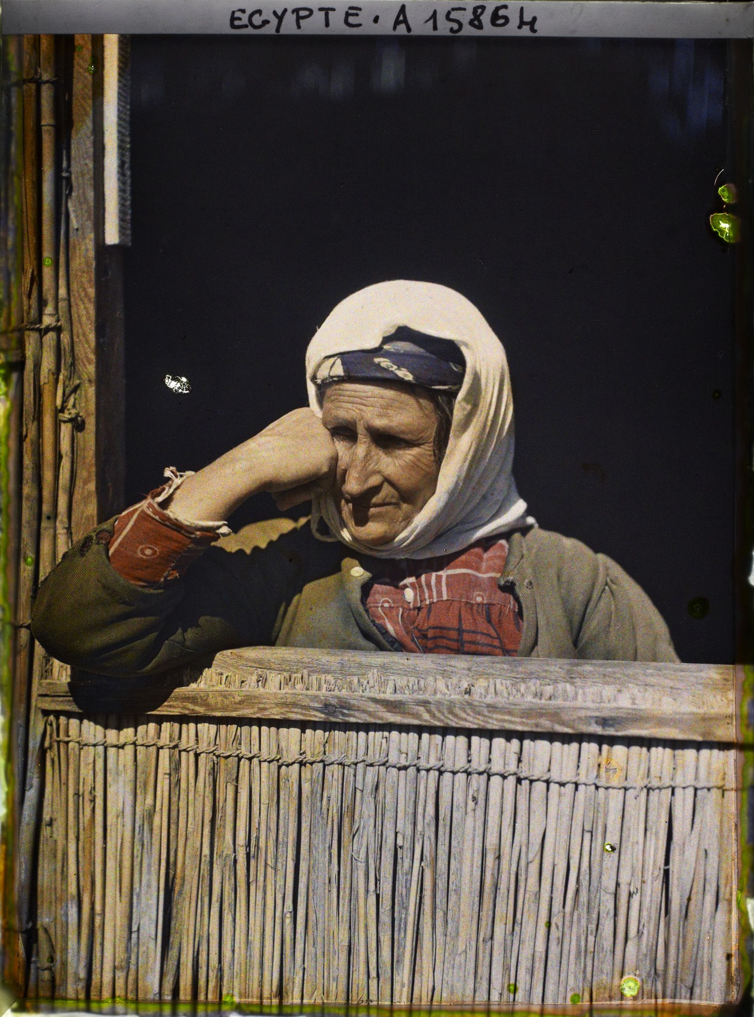 Image représentant Réfugiée arménienne dans le campement