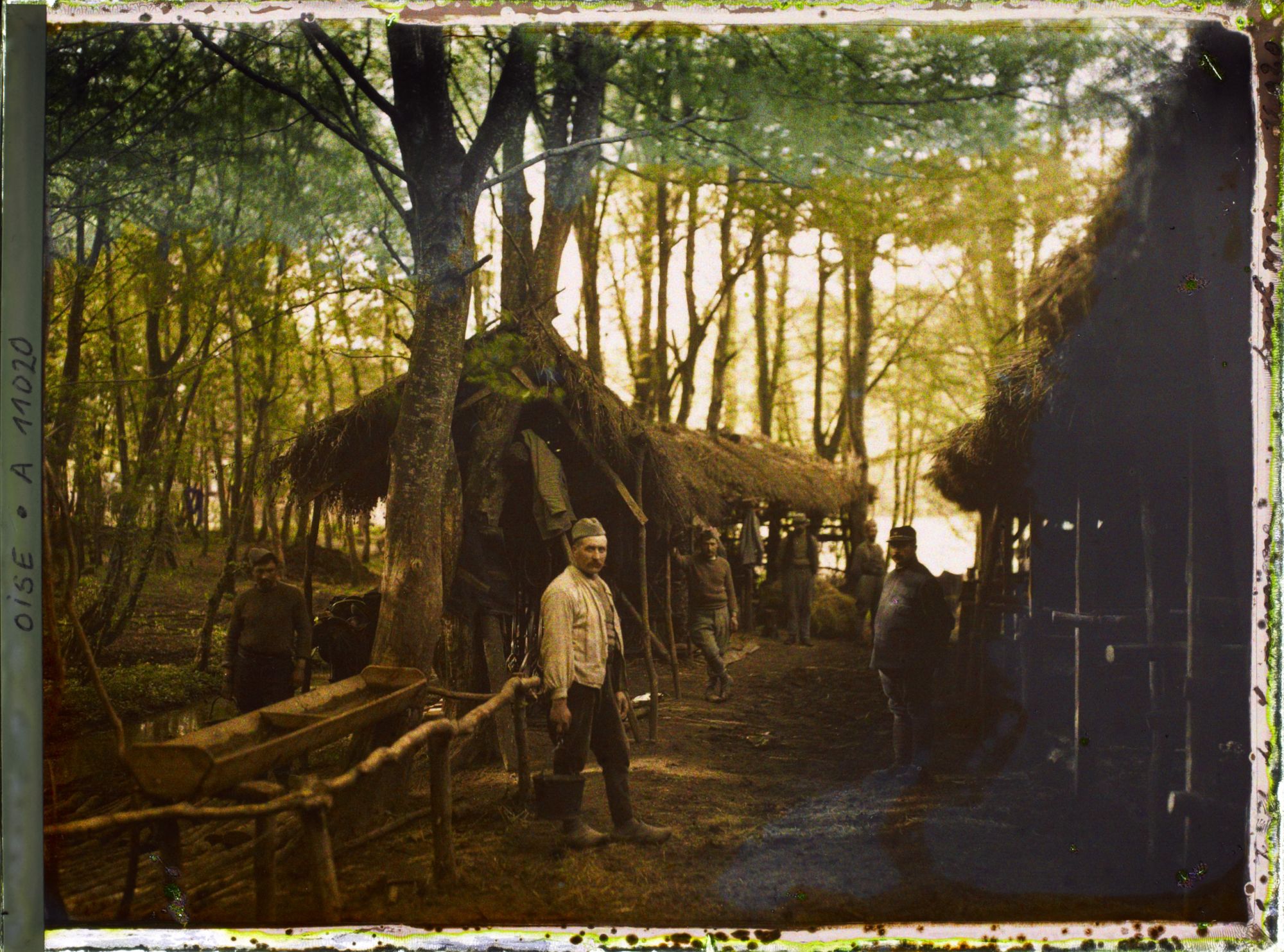 Image représentant Forêt de Compiègne [les écuries d'un camp militaire]