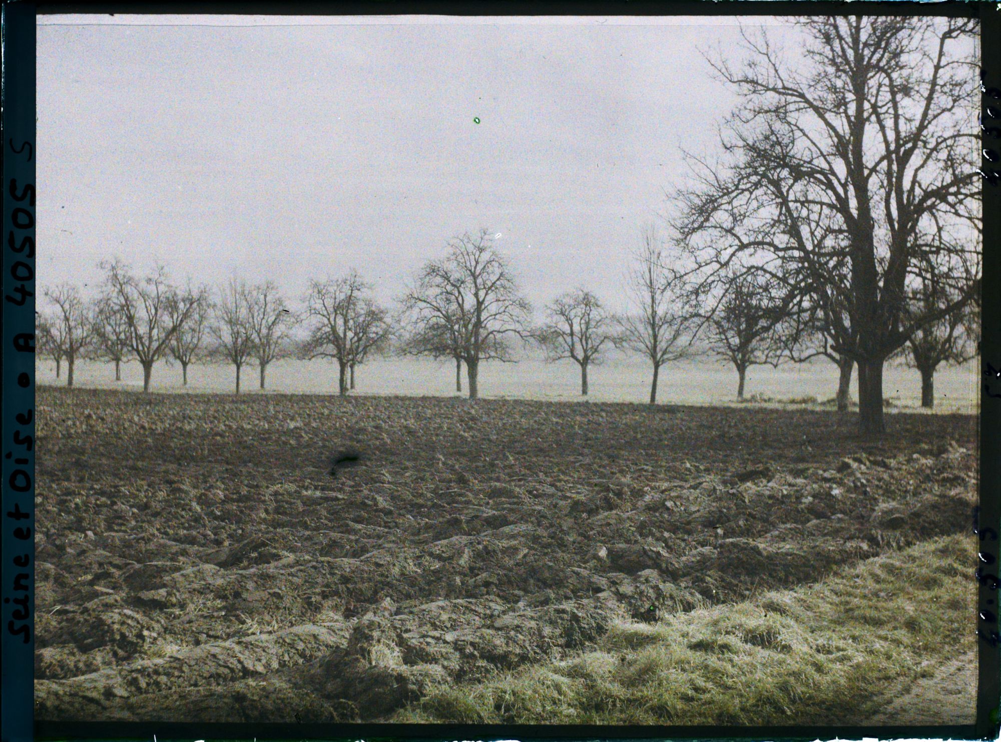 Image représentant France, Les Clayes, Champ venant d'être labouré