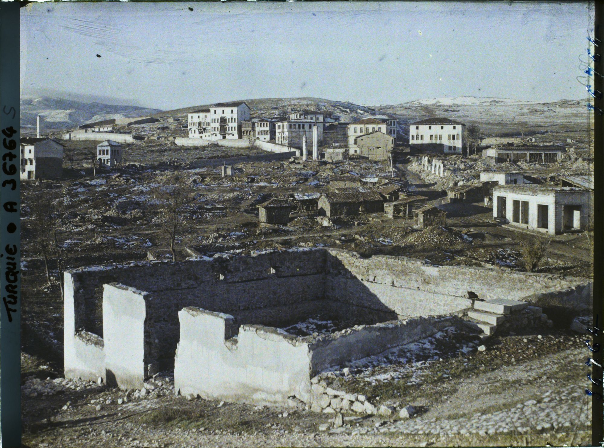 Image représentant Turquie, Biledjik, Vue vers les ruines