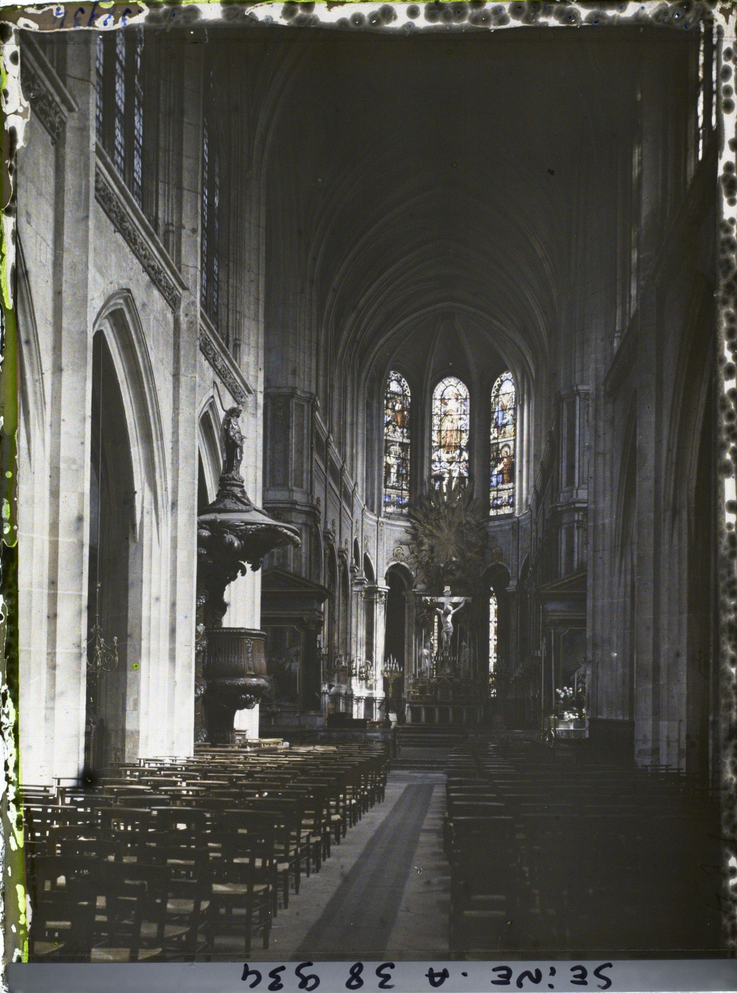 Image représentant La nef de l'église Saint-Merri