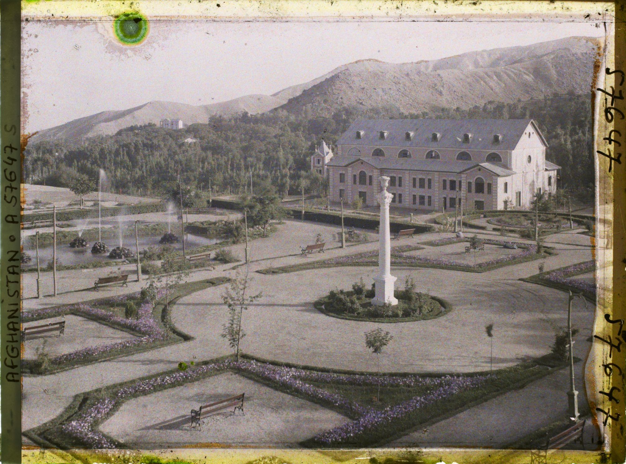 Image représentant Afghanistan, Paghman, Une vue générale des Jardins