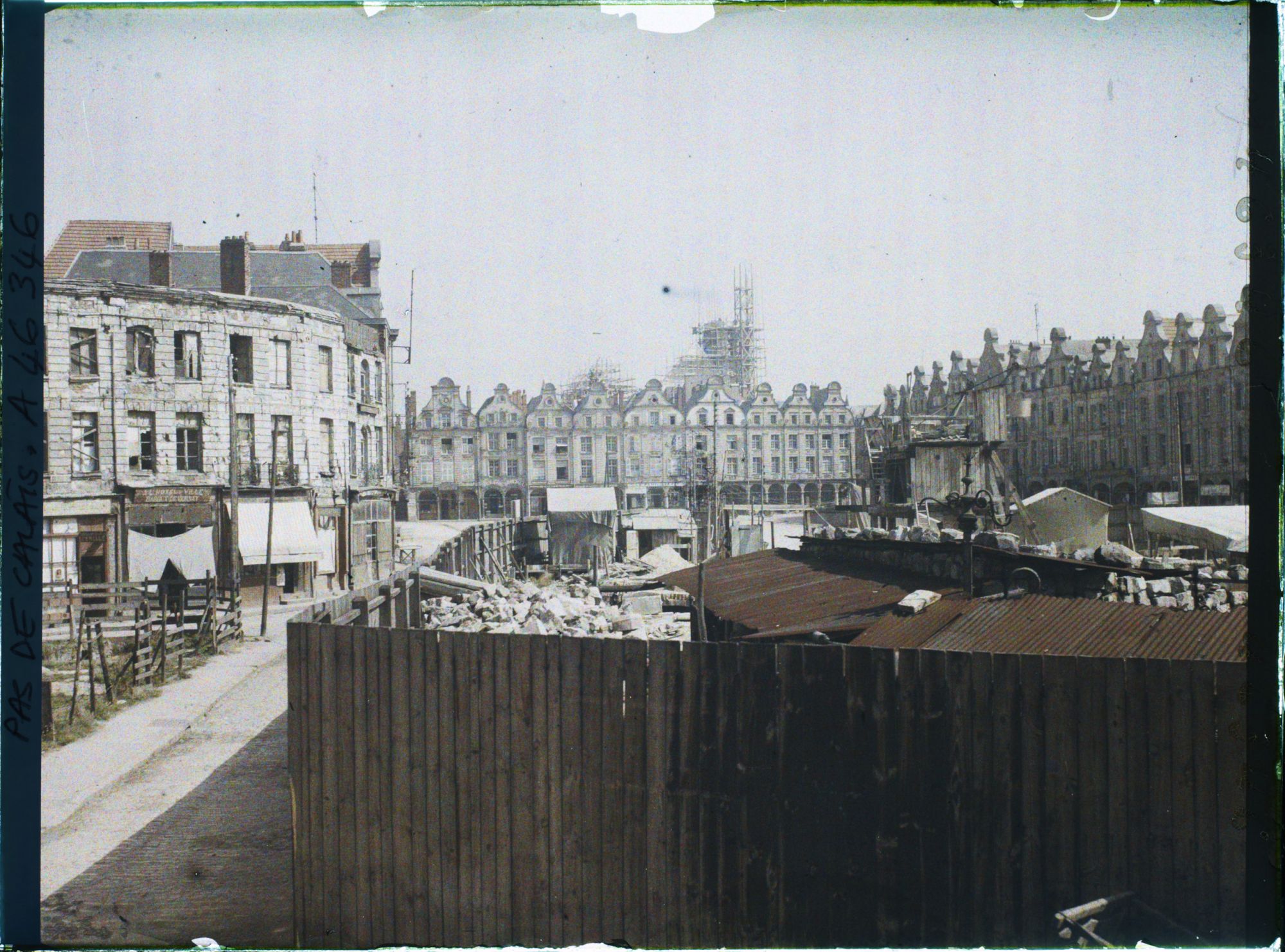 Image représentant France, Arras, Chantiers de l'Hôtel de Ville vers petite place