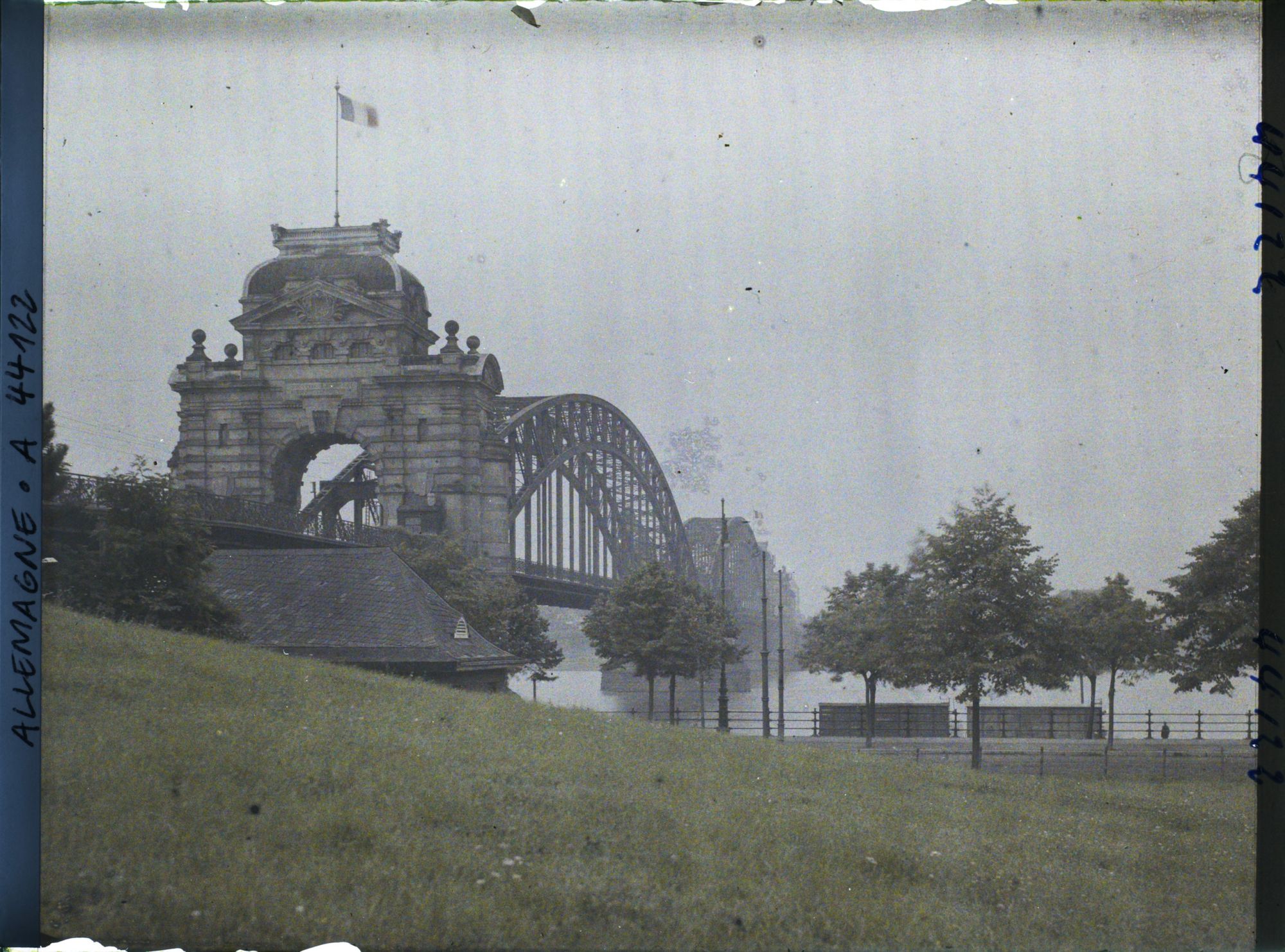 Image représentant Allemagne, Düsseldorf, Le Grand Pont vu du Hofgarten