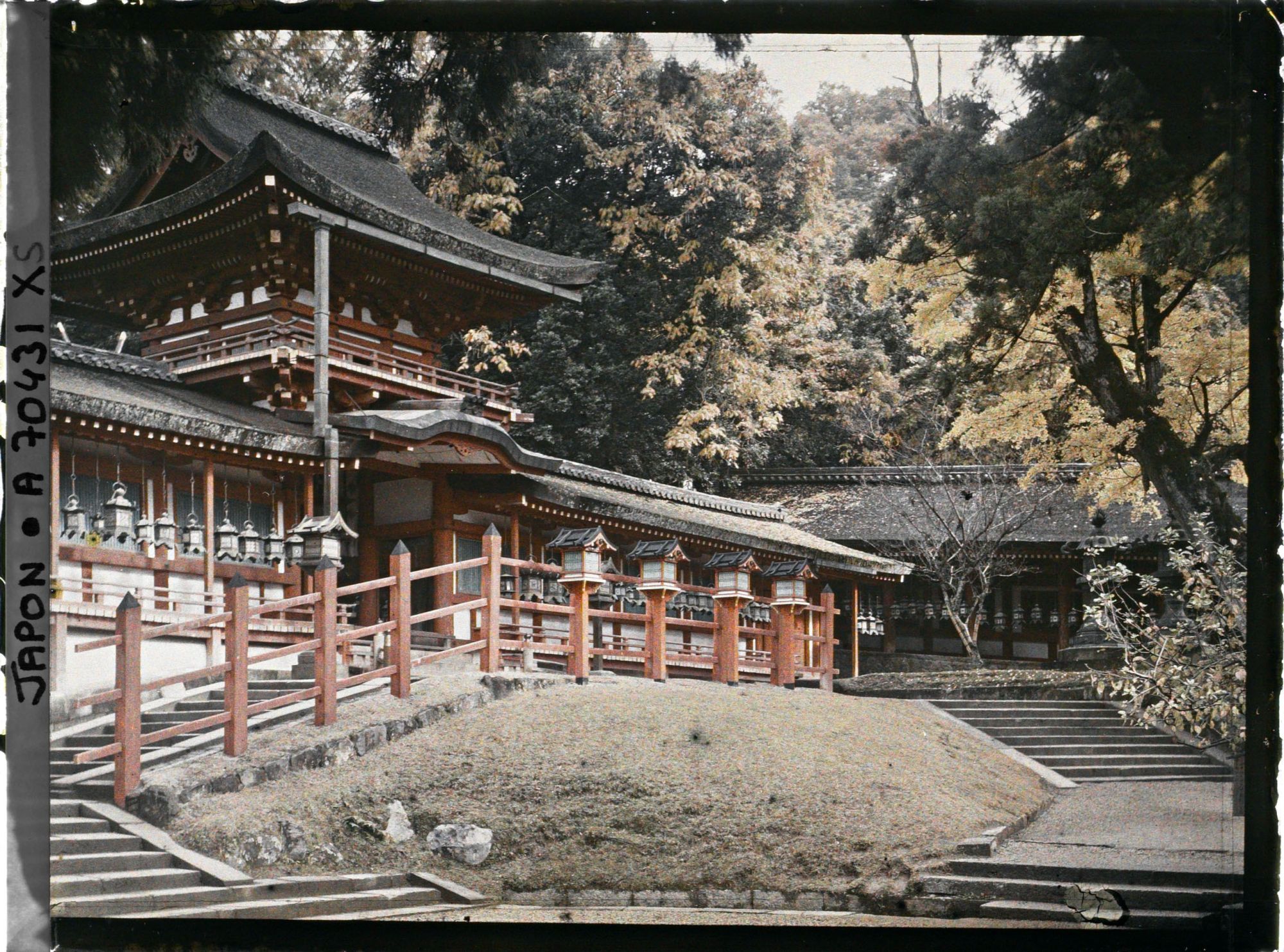 Image représentant Sanctuaire Kasuga-Jinja (ou Kasuga-Taisha) : porte Orô ou Chu-mon, entrée du sanctuaire intérieur Go-honden