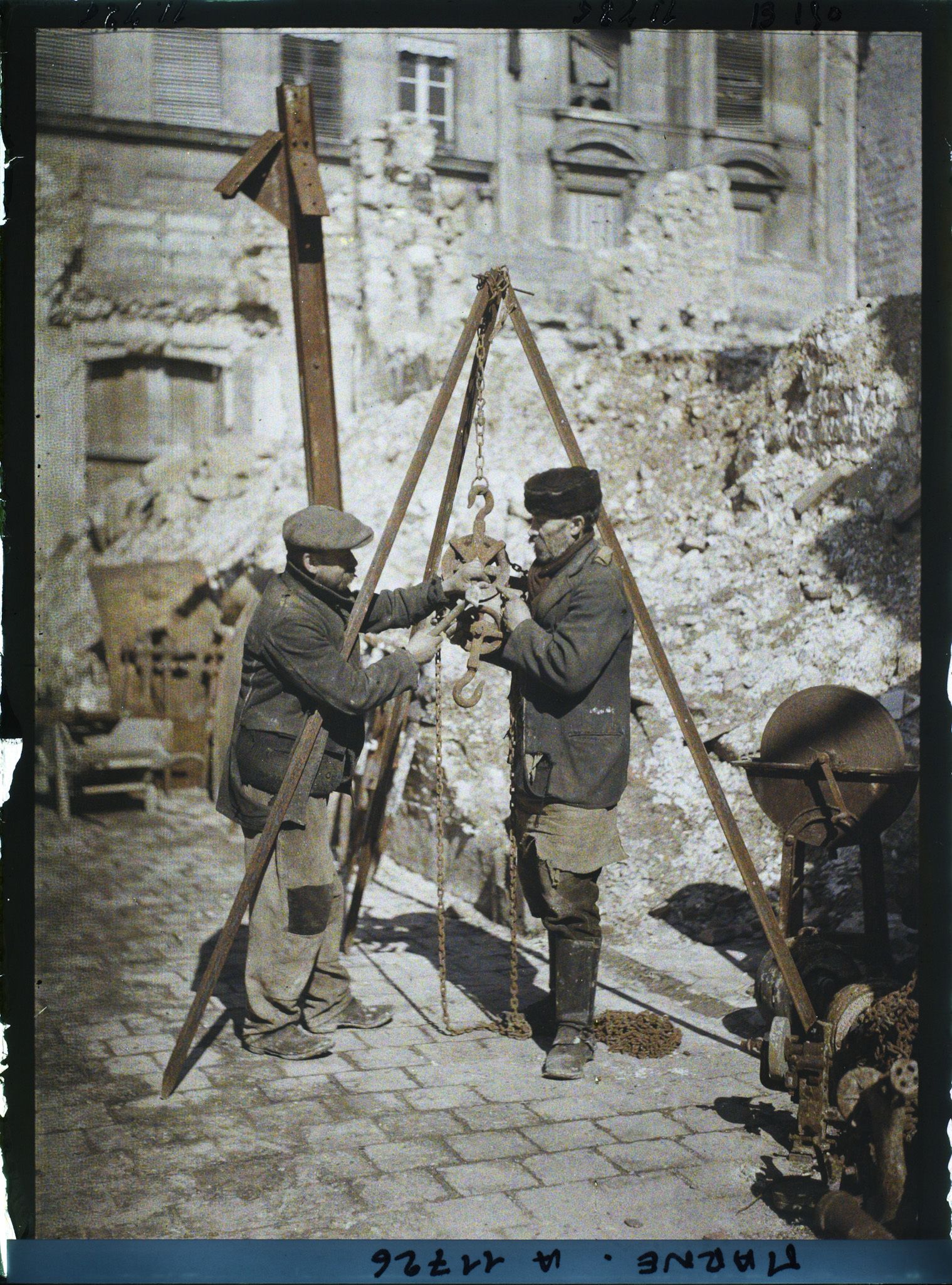 Image représentant France, Reims, Ouvriers du comptoir de l'Industrie