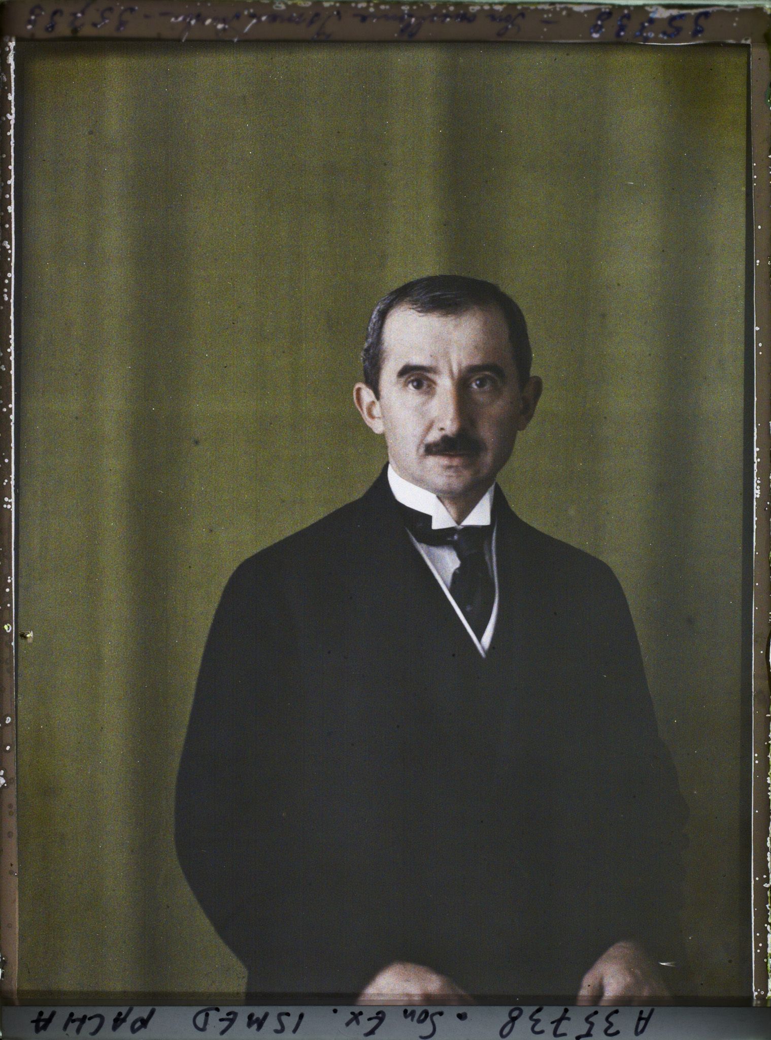 Image représentant Son Excellence  https://musee-albert-kahn.s-museum.fr/home/NWQ2OTAwYzNmYjZlZTk1ZWQwODJmMjY4L2dlbmVyaWMtbm90aWNlLXRhYi9hdXRob3JpdHkvNjE3YTc5ZjVjZjhiODk2OGIzMzM3ZDIx/5d6900c3fb6ee95ed082f268/generic-notice-tab/authority/617a79ebcf8b8968b3336fa3 Ismet Pacha