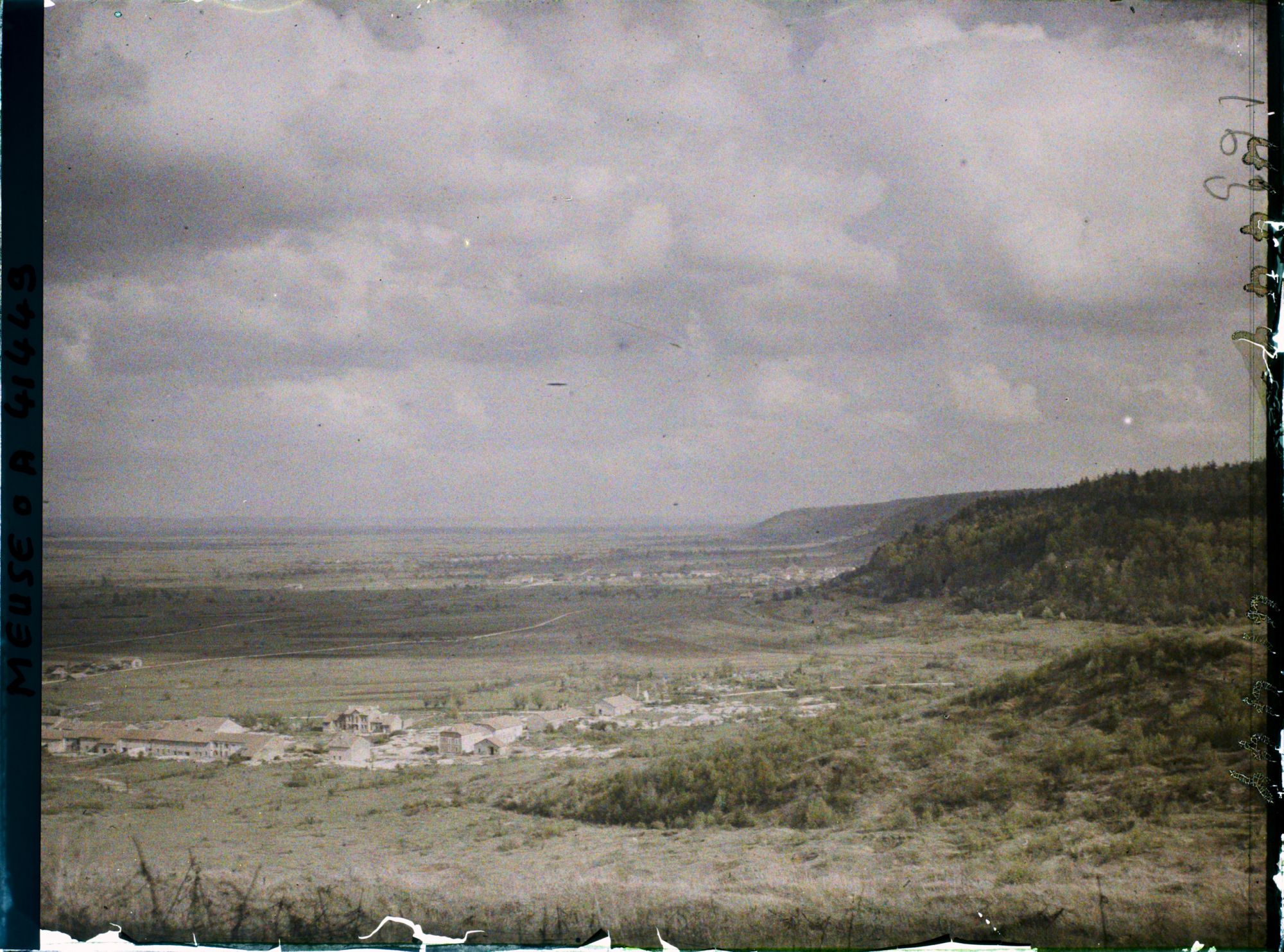Image représentant France, Les Eparges, Les Hauts de Meuse et la Vallée de la Woëvre vert le Sud Ouest